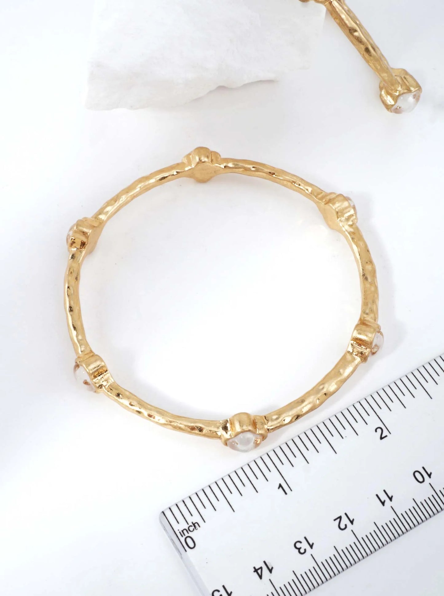 Hammered Quatrefoil Stone Bangle Bracelet