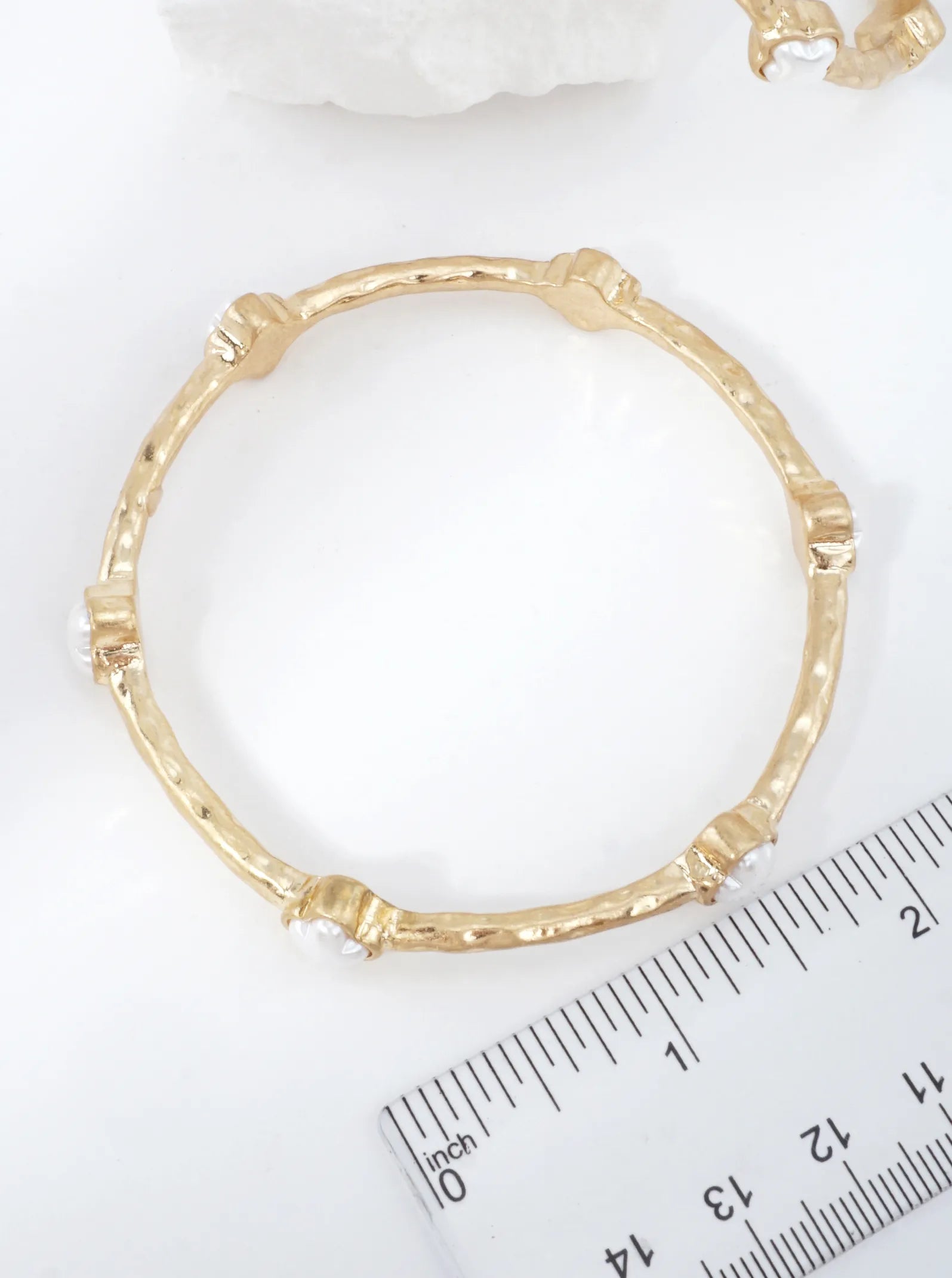 Hammered-Quatrefoil-Stone-Bangle-Bracelet-33-JB2522-WGWH-1-F9COAF08072626K1026.jpg