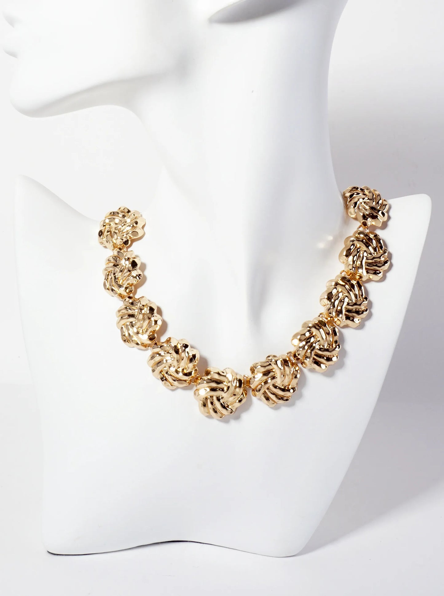 Hammered-Texture Knot Design Vintage Chain 17-inch Necklace With Toggle-Closure