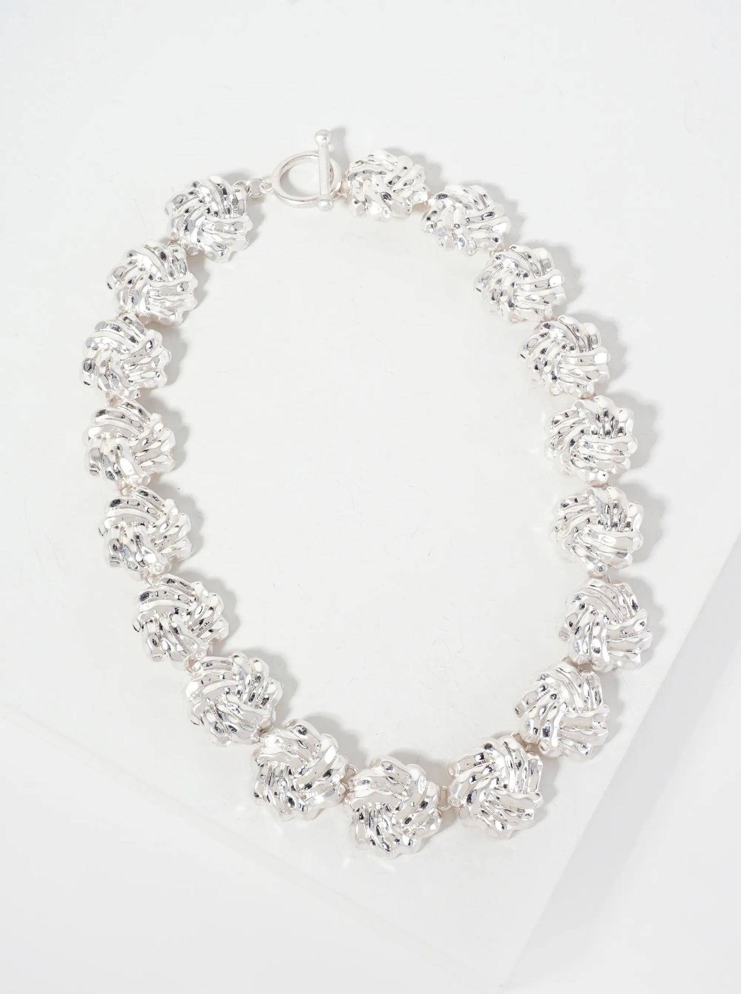 Hammered-Texture Knot Design Vintage Chain 17-inch Necklace With Toggle-Closure