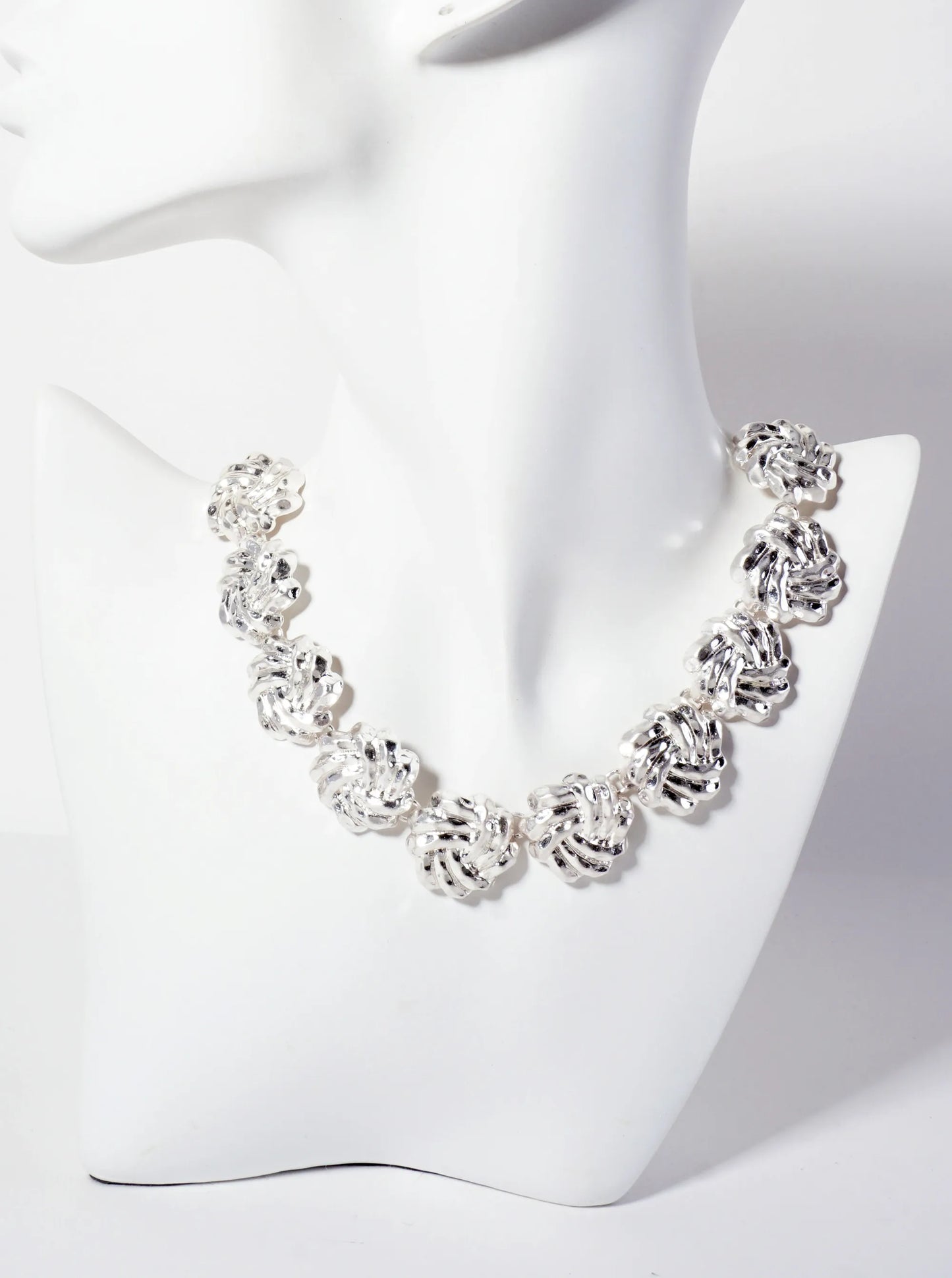 Hammered-Texture Knot Design Vintage Chain 17-inch Necklace With Toggle-Closure