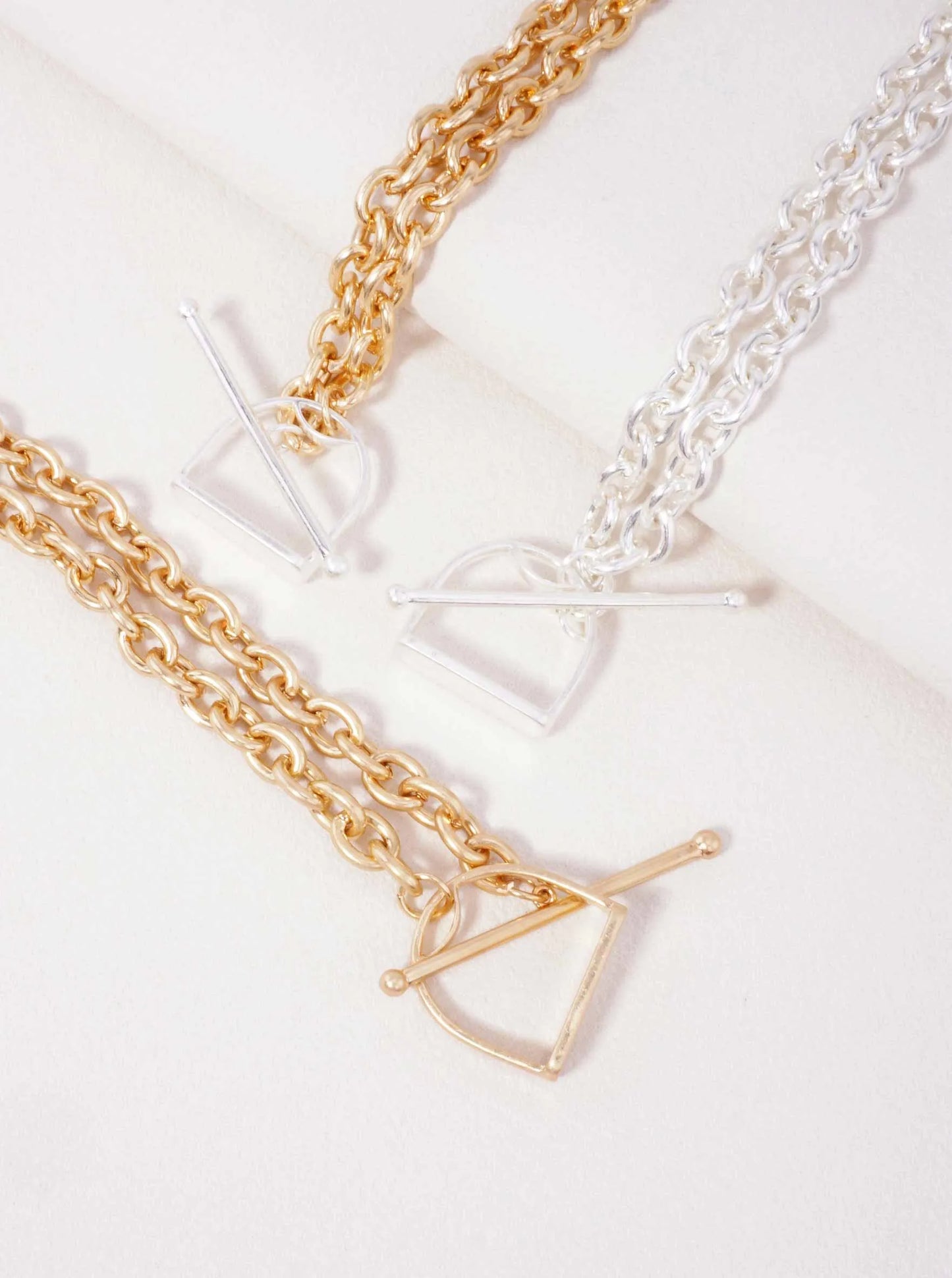 Horsebit-Toggle-Clasp-Choker-Necklace-150-SN5000-WG-1-15OE0N15074326K1242.jpg