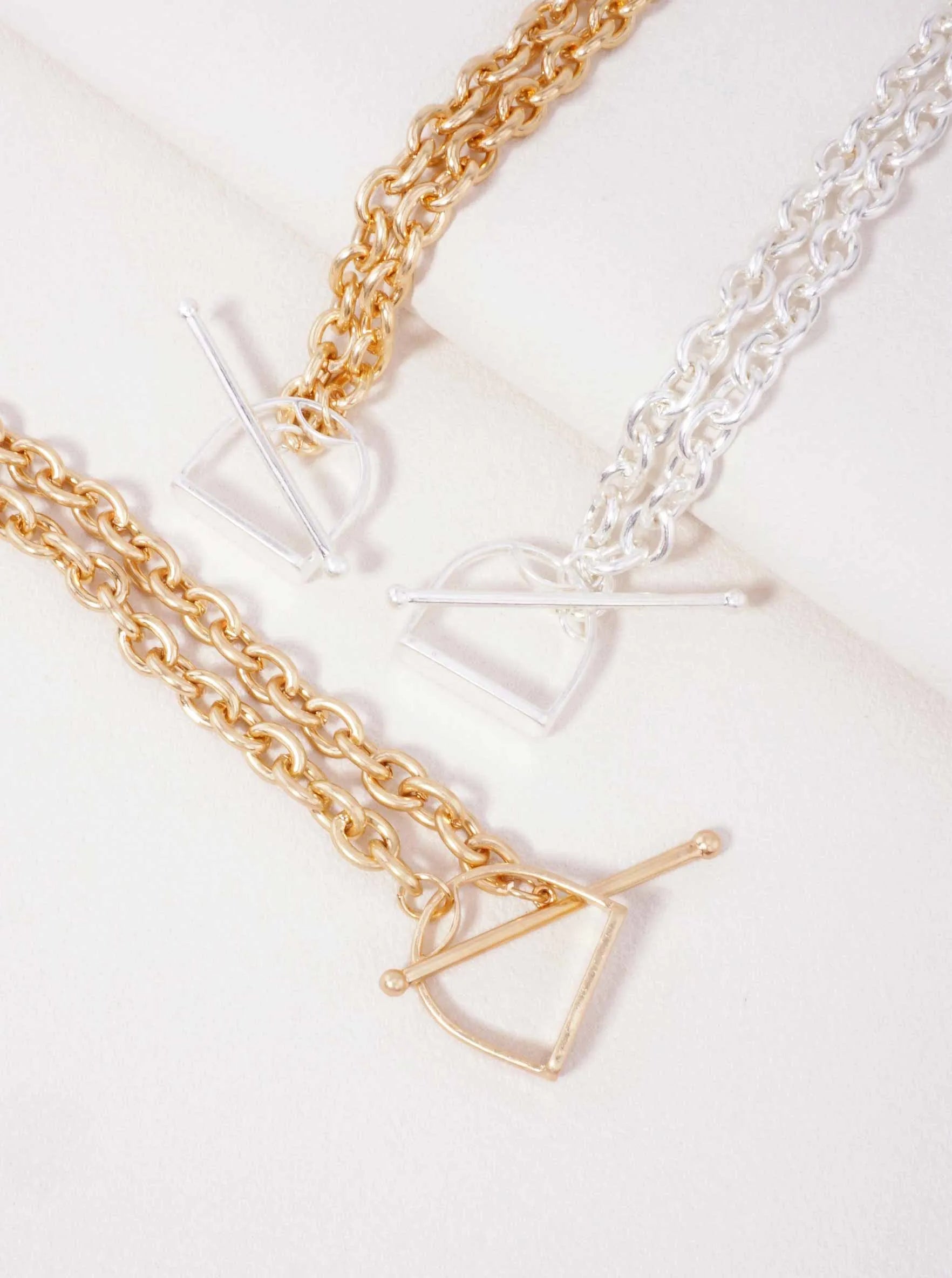 Horsebit-Toggle-Clasp-Choker-Necklace-150-SN5000-WG-1-15OE0N15074326K1242.jpg
