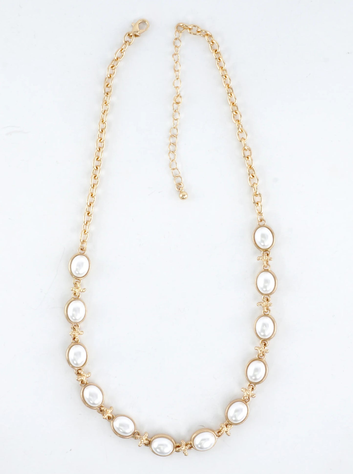 Oval Resin Pearl Station Necklace