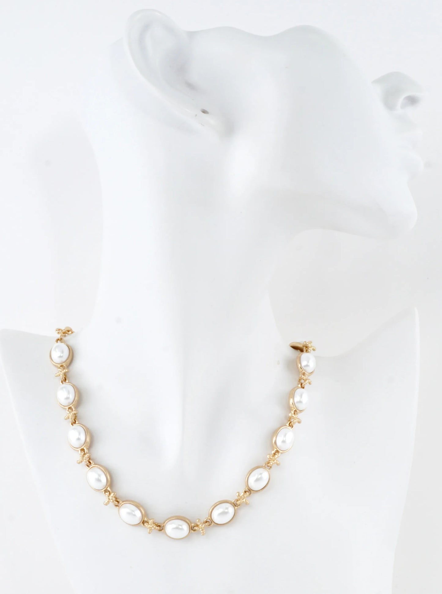 Oval Resin Pearl Station Necklace