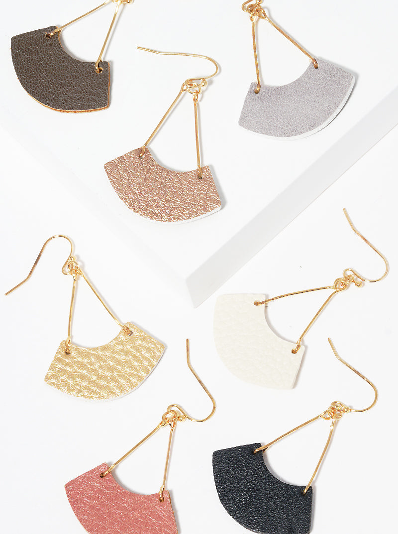 Lightweight Wire Earrings With An Arch-Shaped Leather