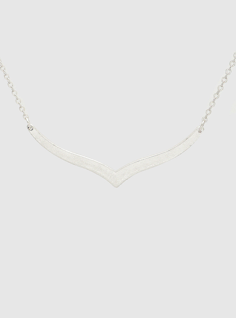 METAL PENDANT CHOKER NECKLACE