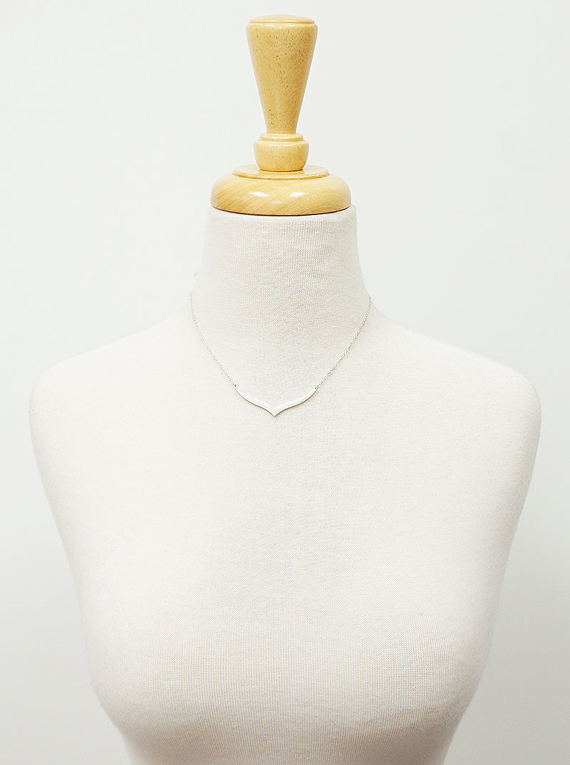 METAL PENDANT CHOKER NECKLACE