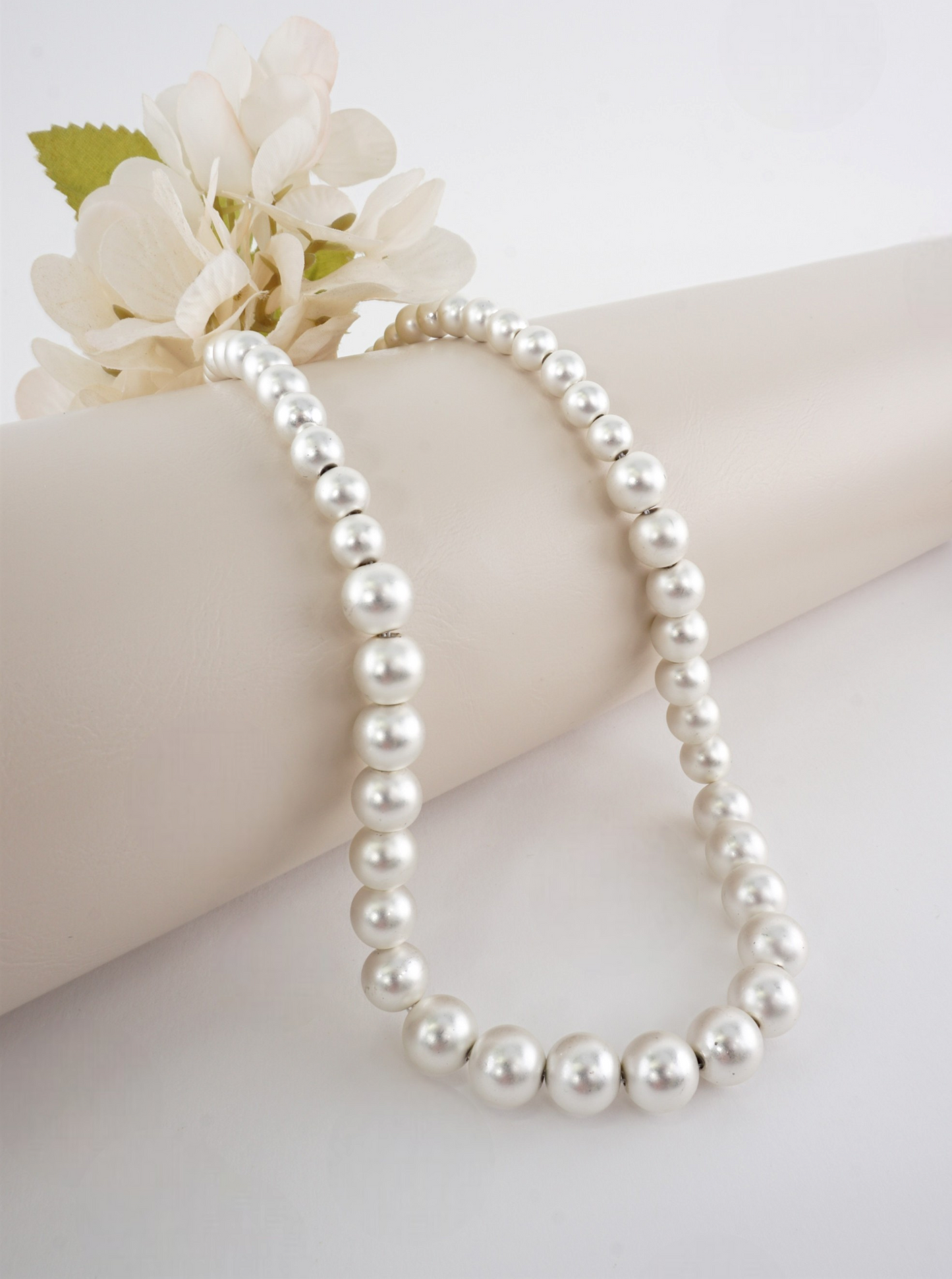 Elegant Matte Metallic Beads Necklace