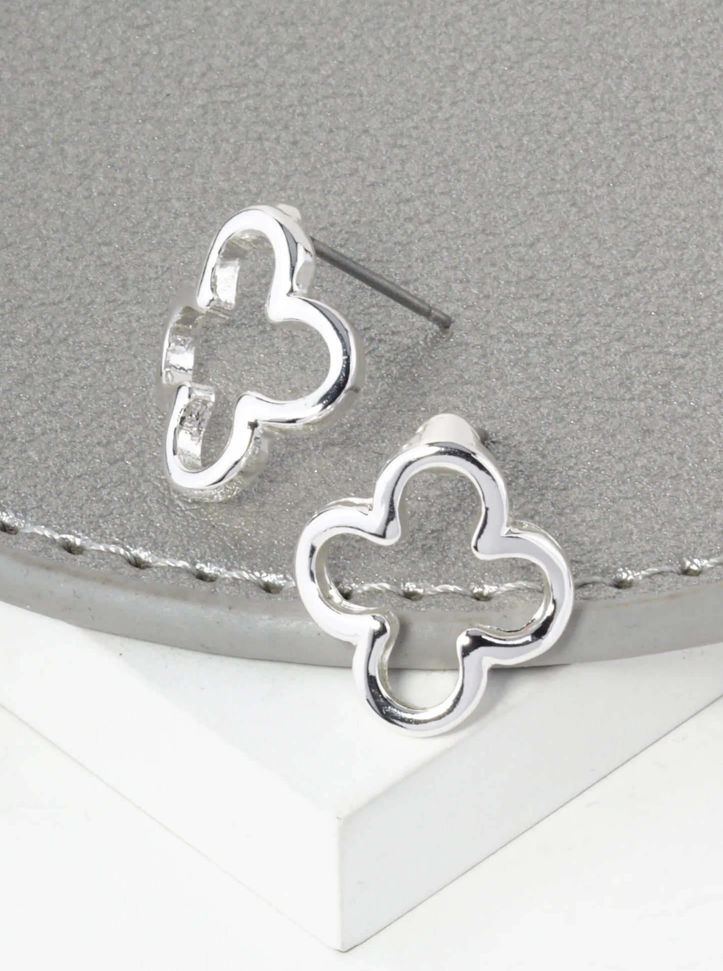 Metal 15mm Curved Quatrefoil Stud Earrings