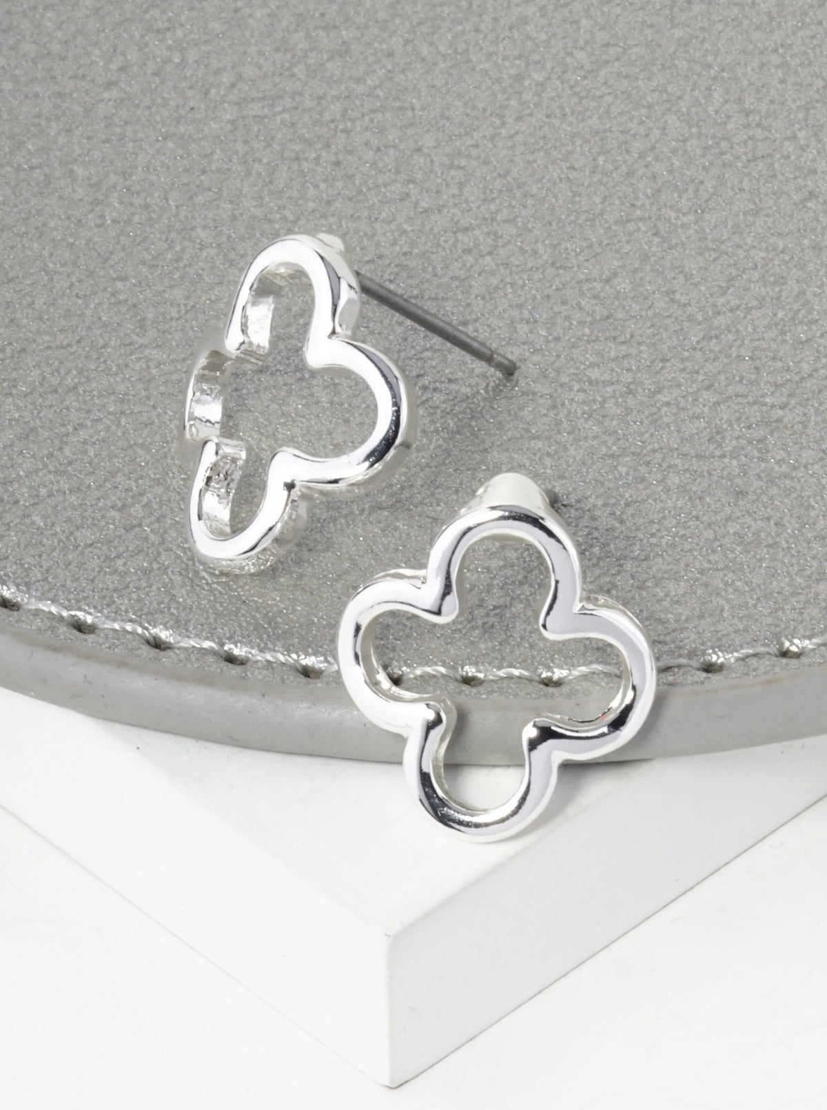 Metal 15mm Curved Quatrefoil Stud Earrings