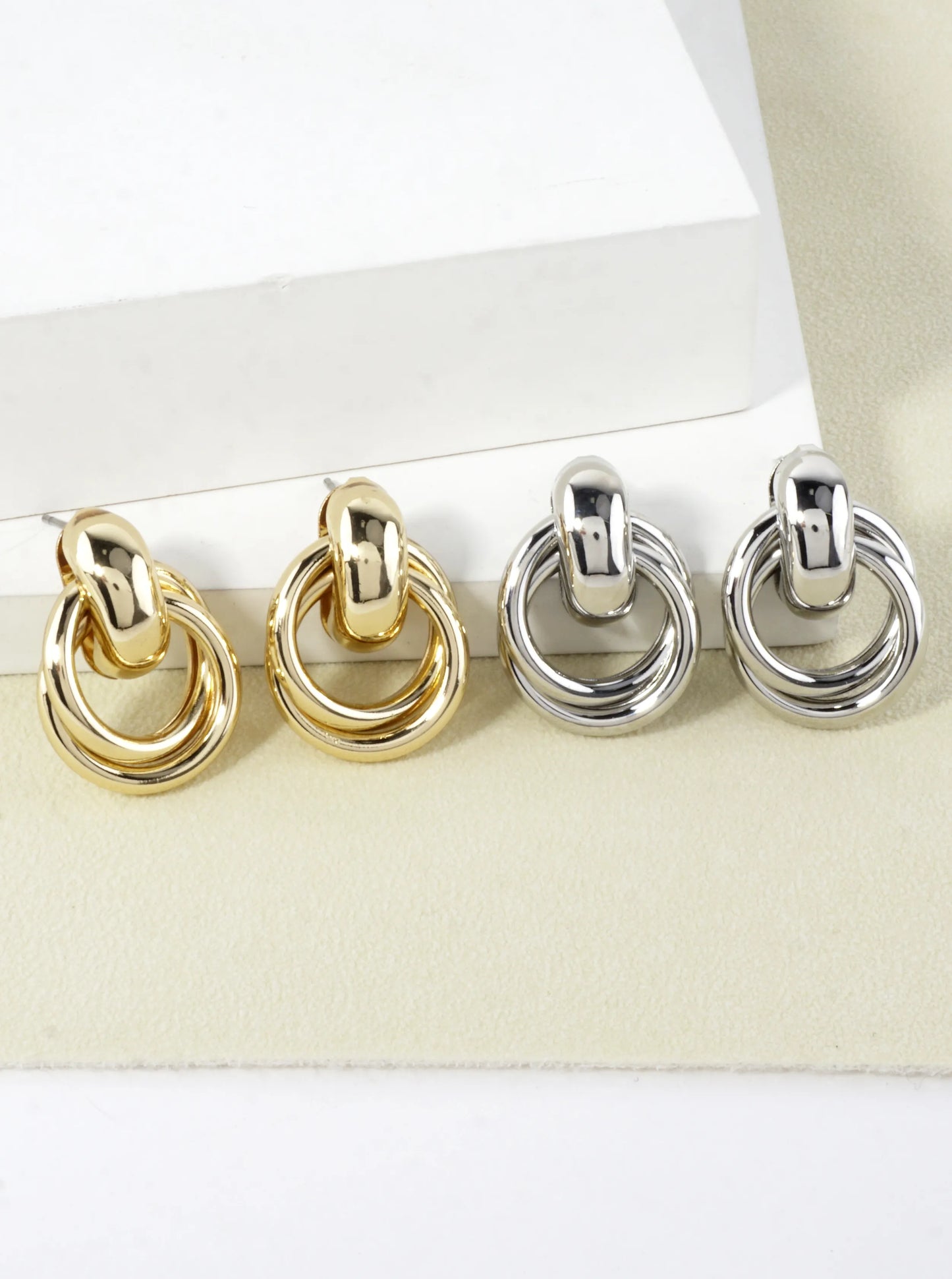 Metal Interlocking Ring Door Knocker Post Earrings