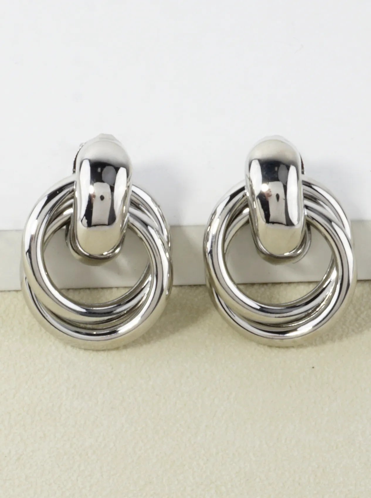 Metal Interlocking Ring Door Knocker Post Earrings