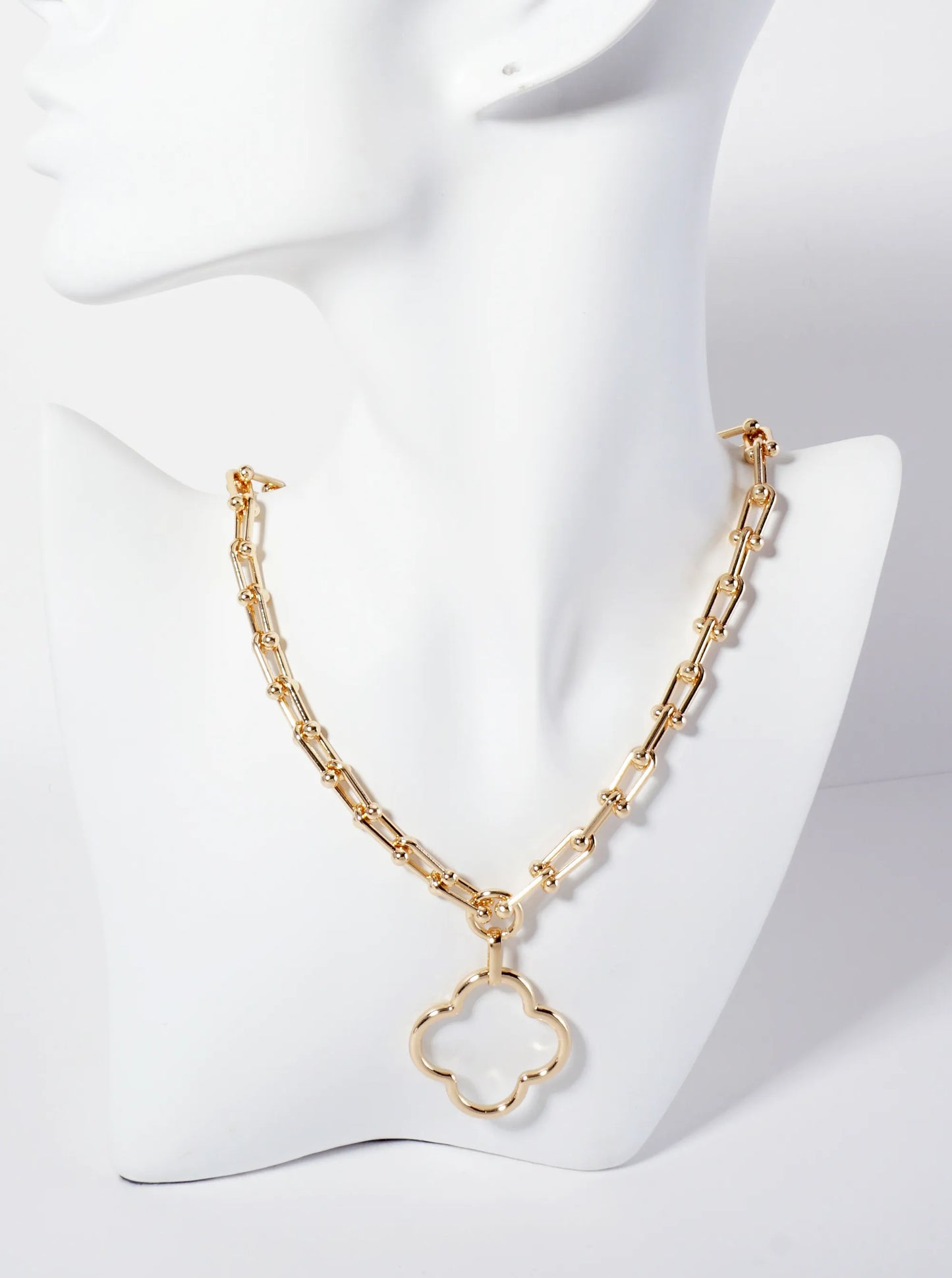 Metal Quatrefoil Pendant With HardWear Chain Necklace