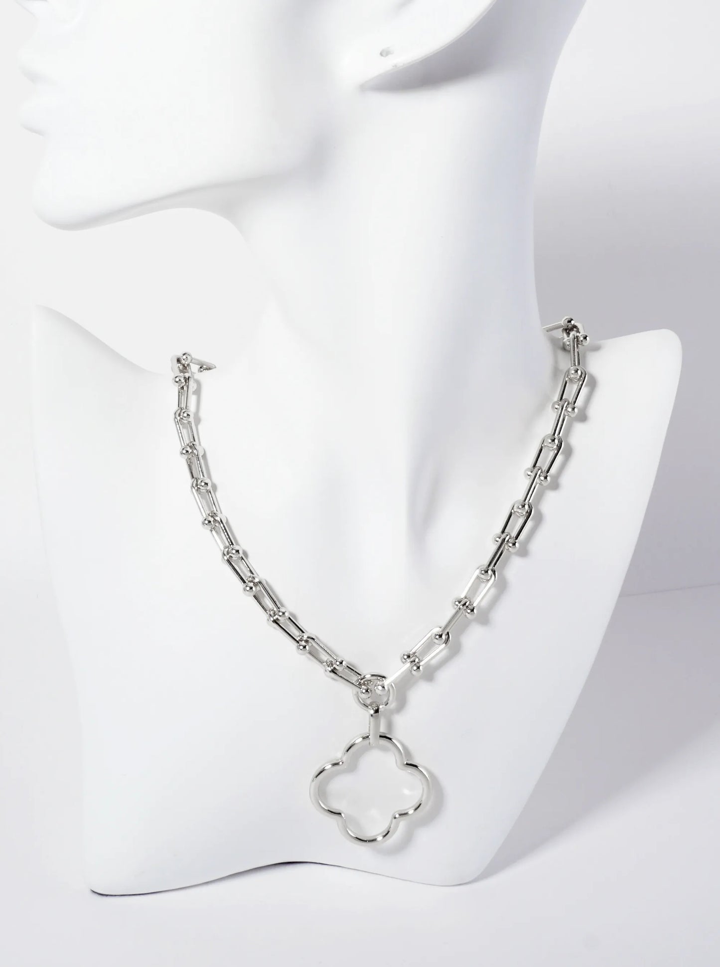 Metal Quatrefoil Pendant With HardWear Chain Necklace