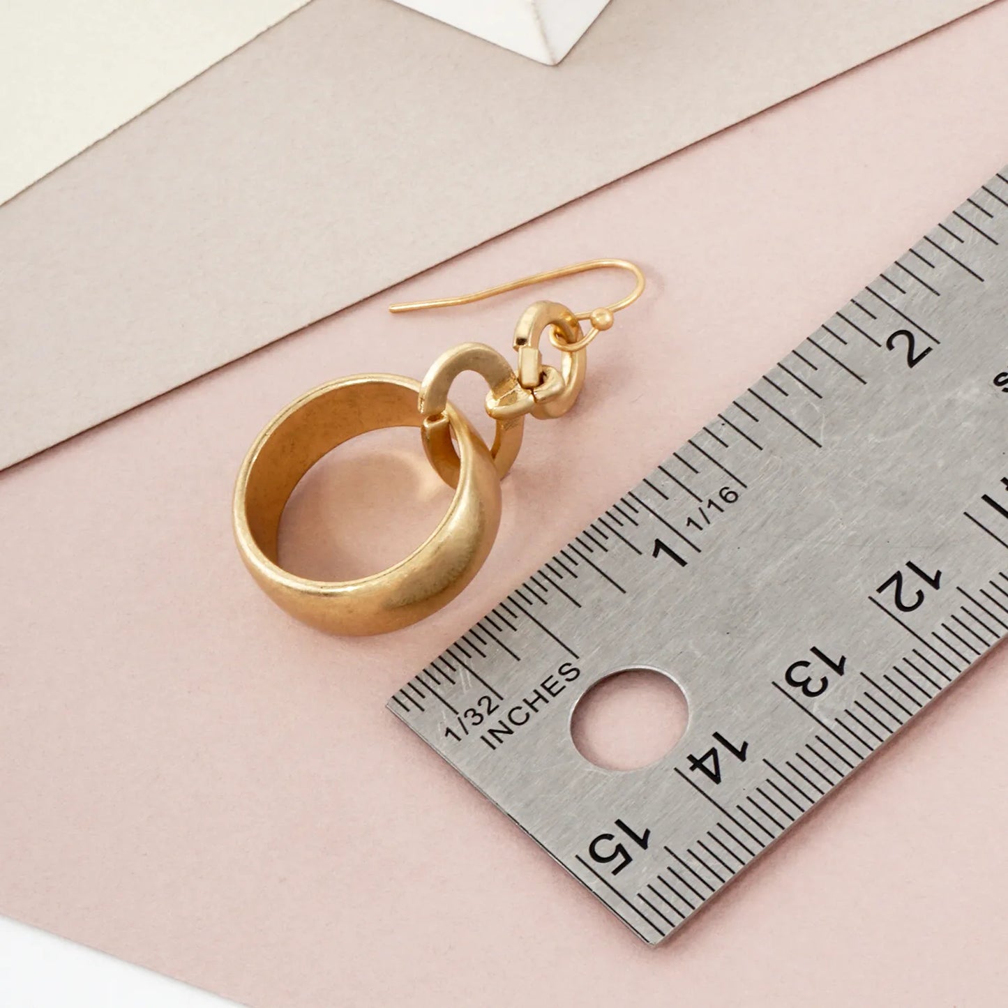 Metal Sleek Linked Circle Drop Earrings