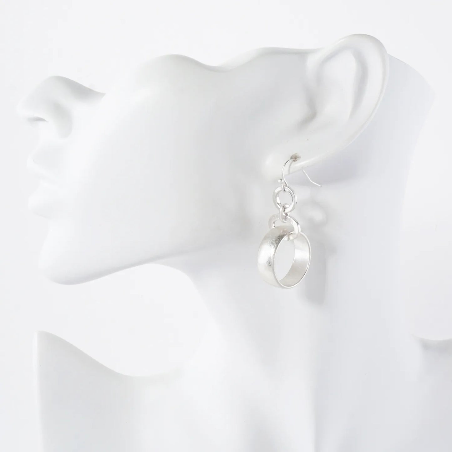 Metal Sleek Linked Circle Drop Earrings