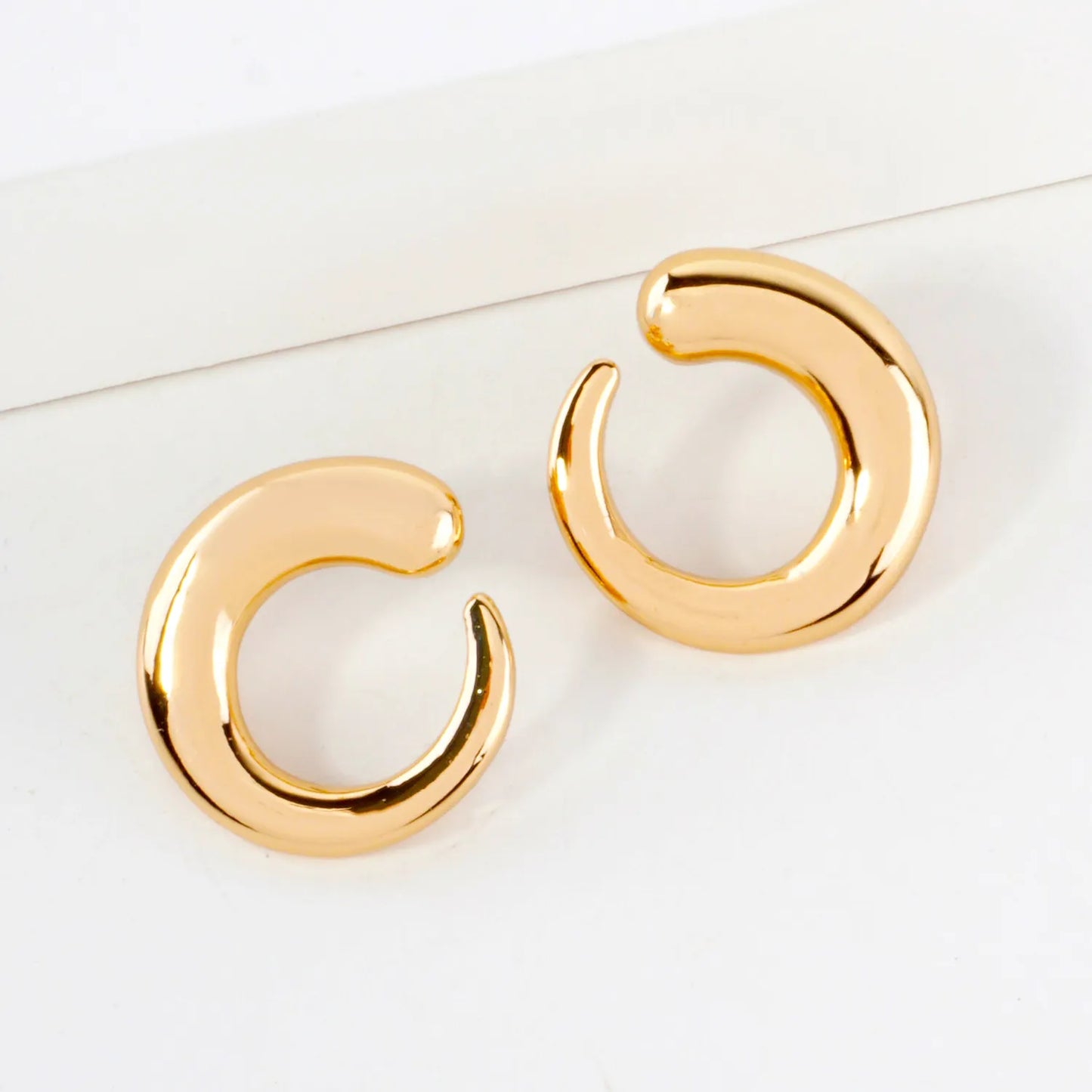 Metal Tapered Circle Earrings With-Titanium-Post
