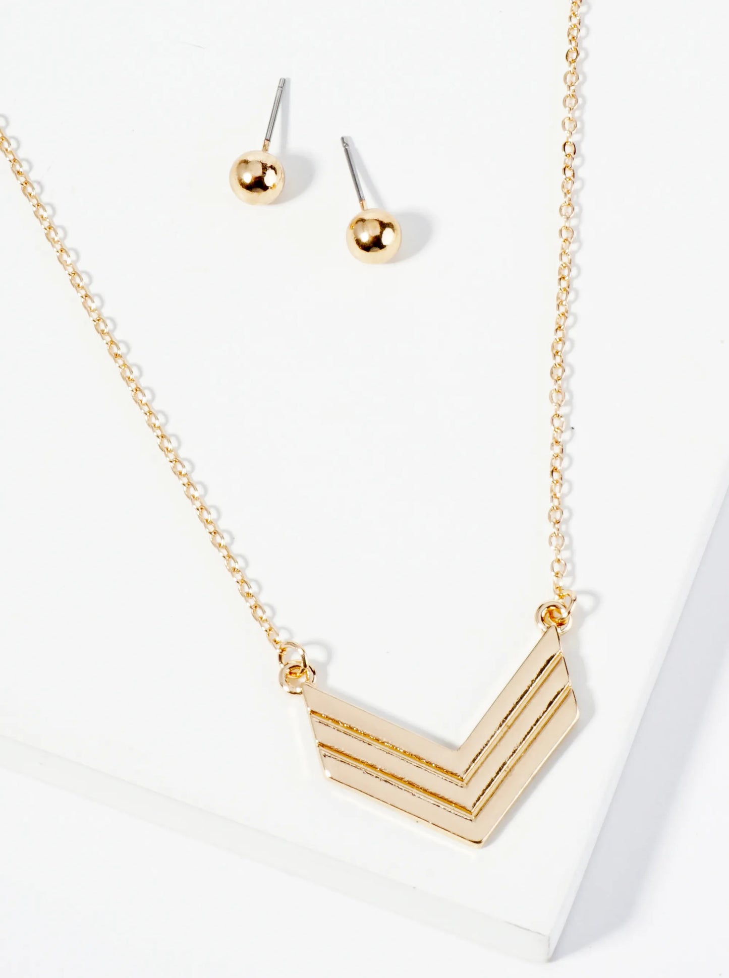 Metal Textured Chevron Pendant Necklace