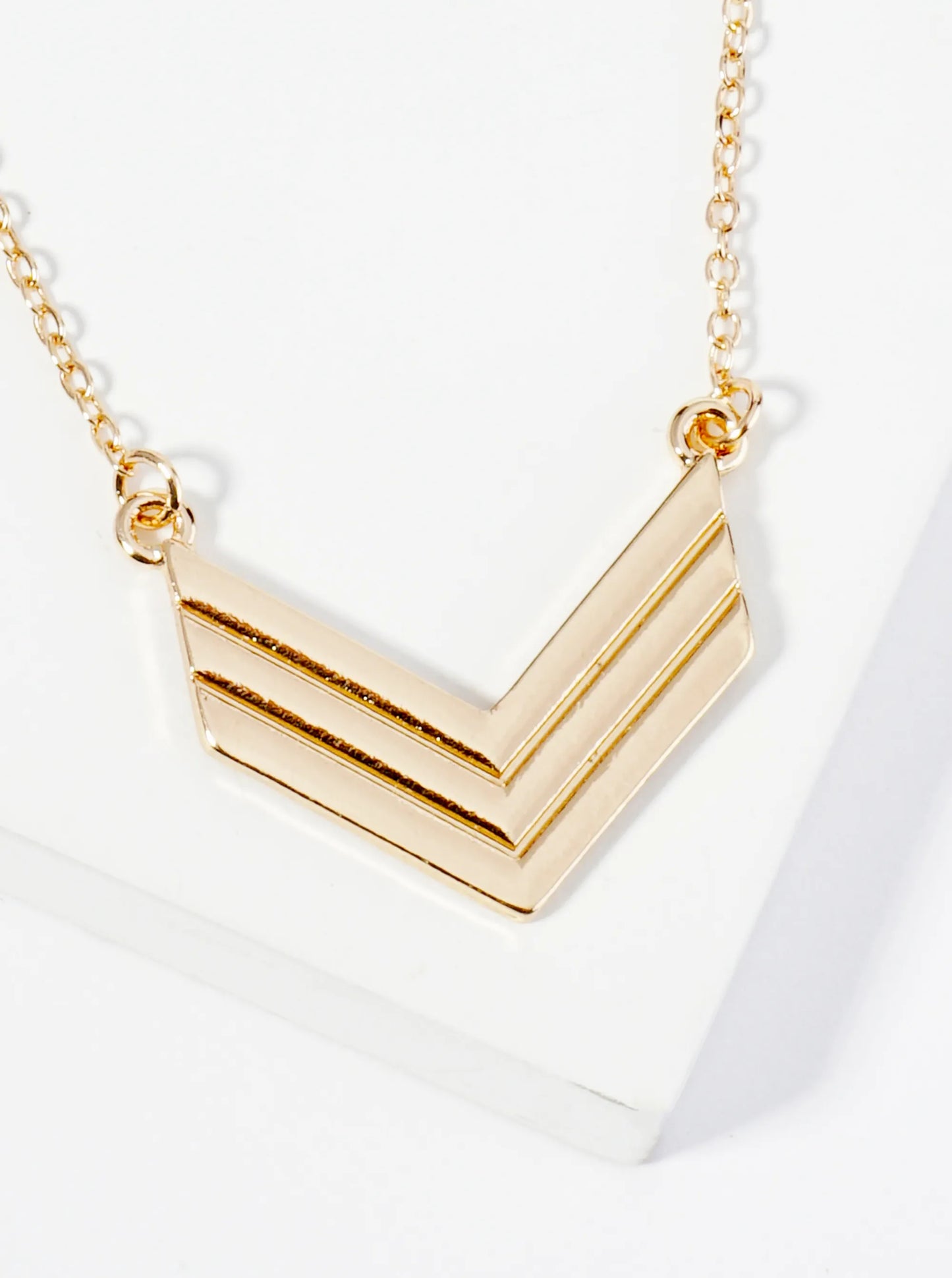 Metal Textured Chevron Pendant Necklace