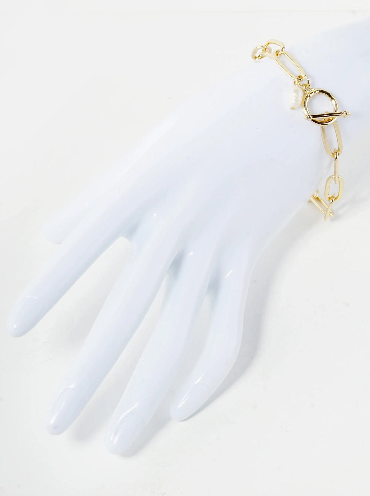 Metallic Link Chain Bracelet with Toggle Closure and Pearl Charm - Gold-Pearl