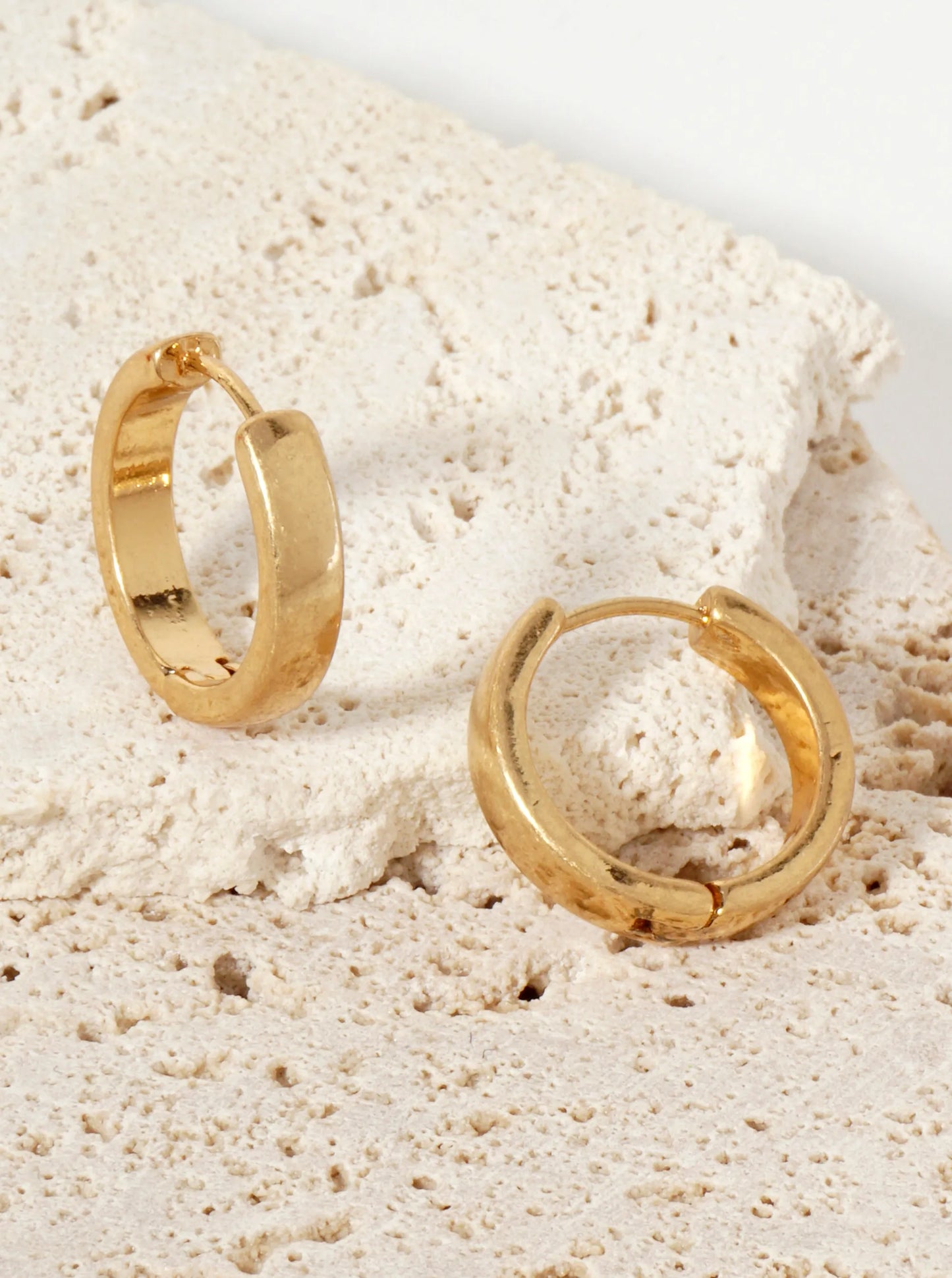 Minimalist 18mm Huggie Hoop Earrings With-Titanium-Post
