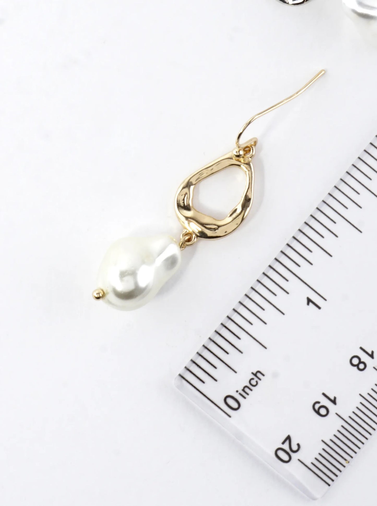 Modern Sculpted Link Elegant Pearl Drop Earrings