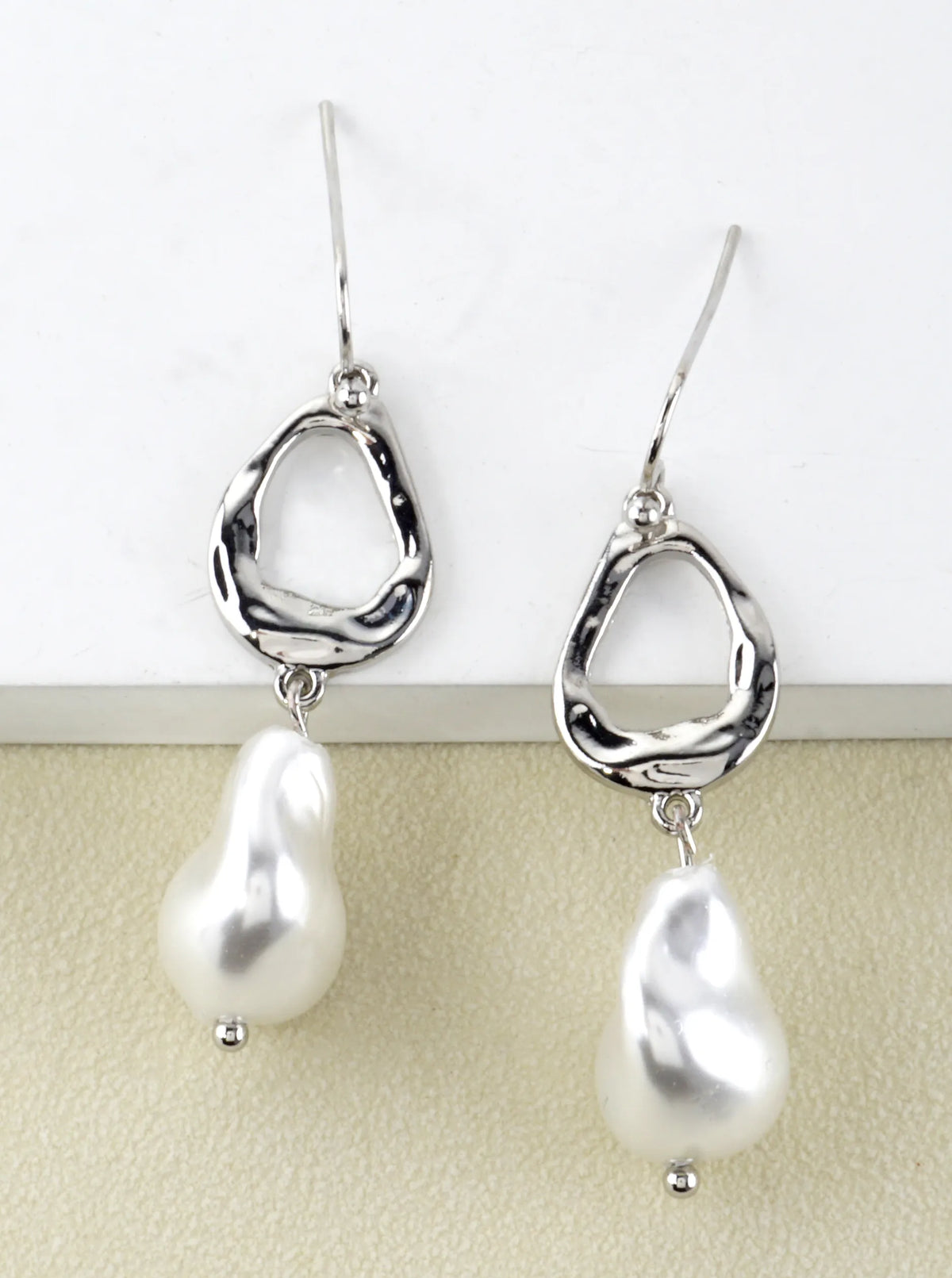 Modern Sculpted Link Elegant Pearl Drop Earrings