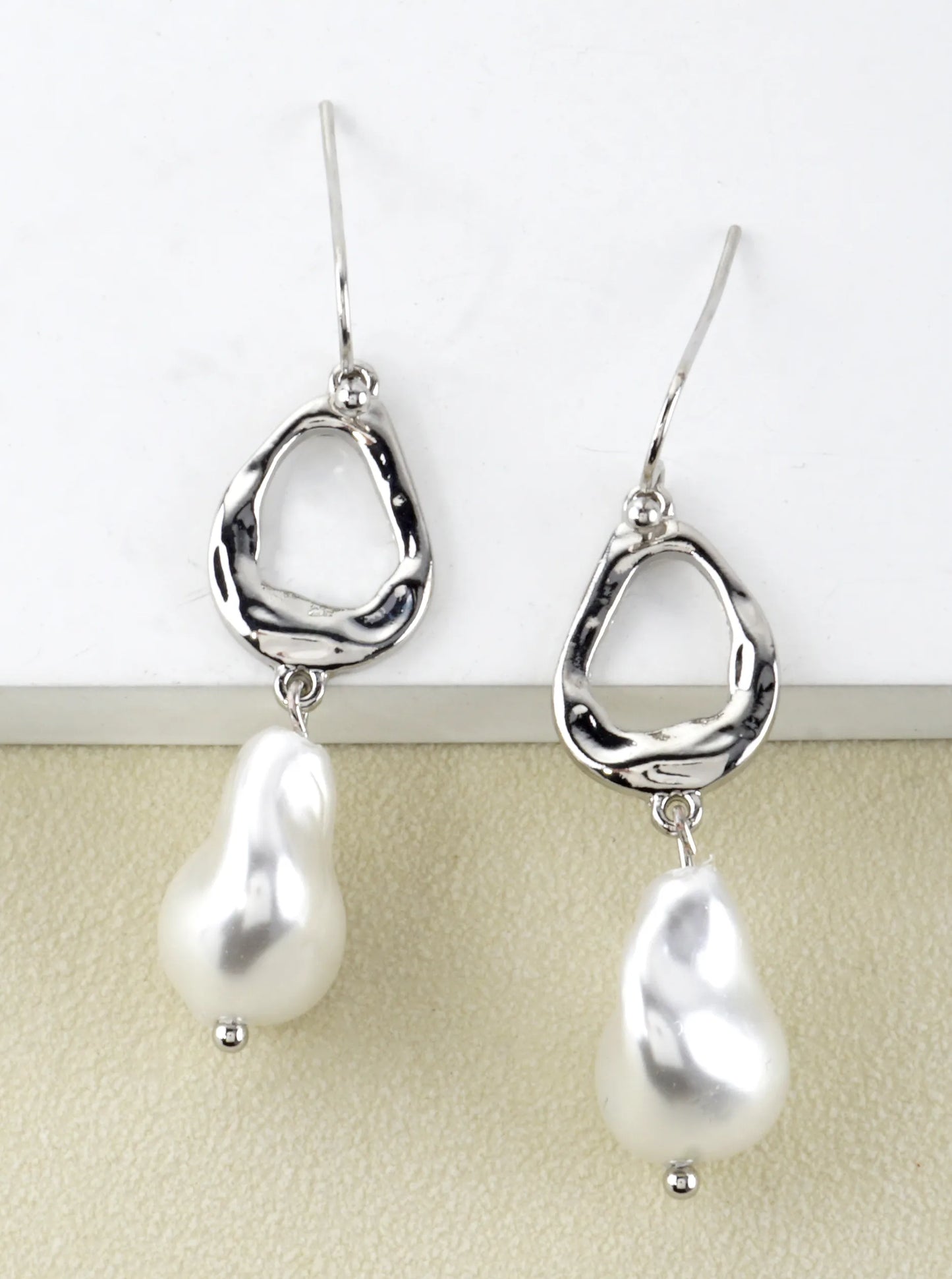 Modern Sculpted Link Elegant Pearl Drop Earrings