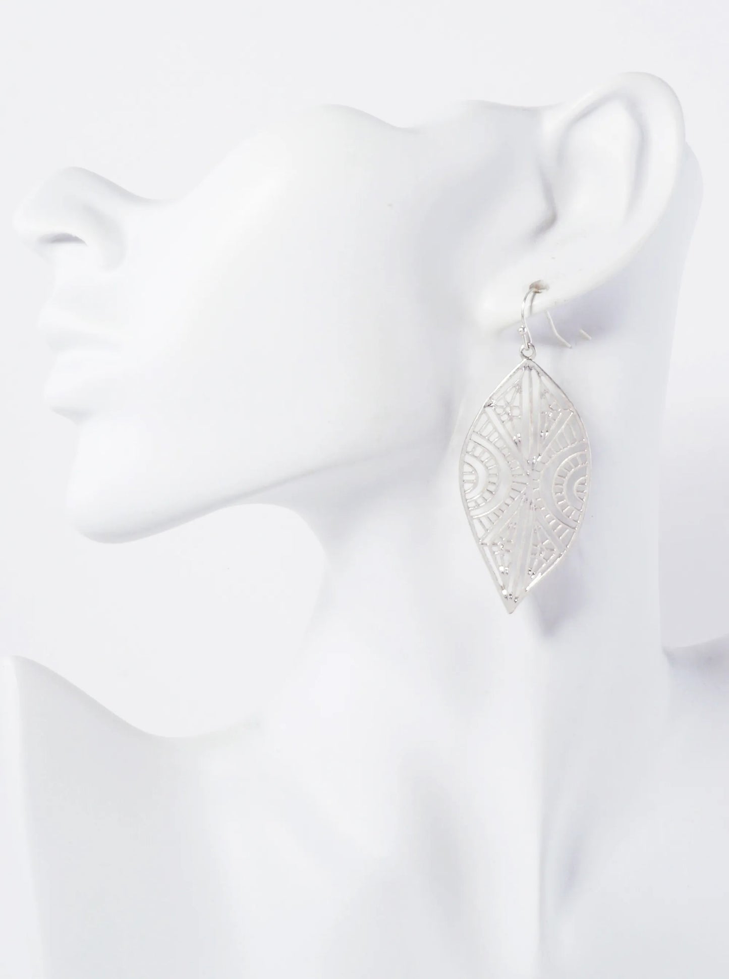 Nature-Theme Geometric Pattern Filigree Leaf Drop Metal Earrings