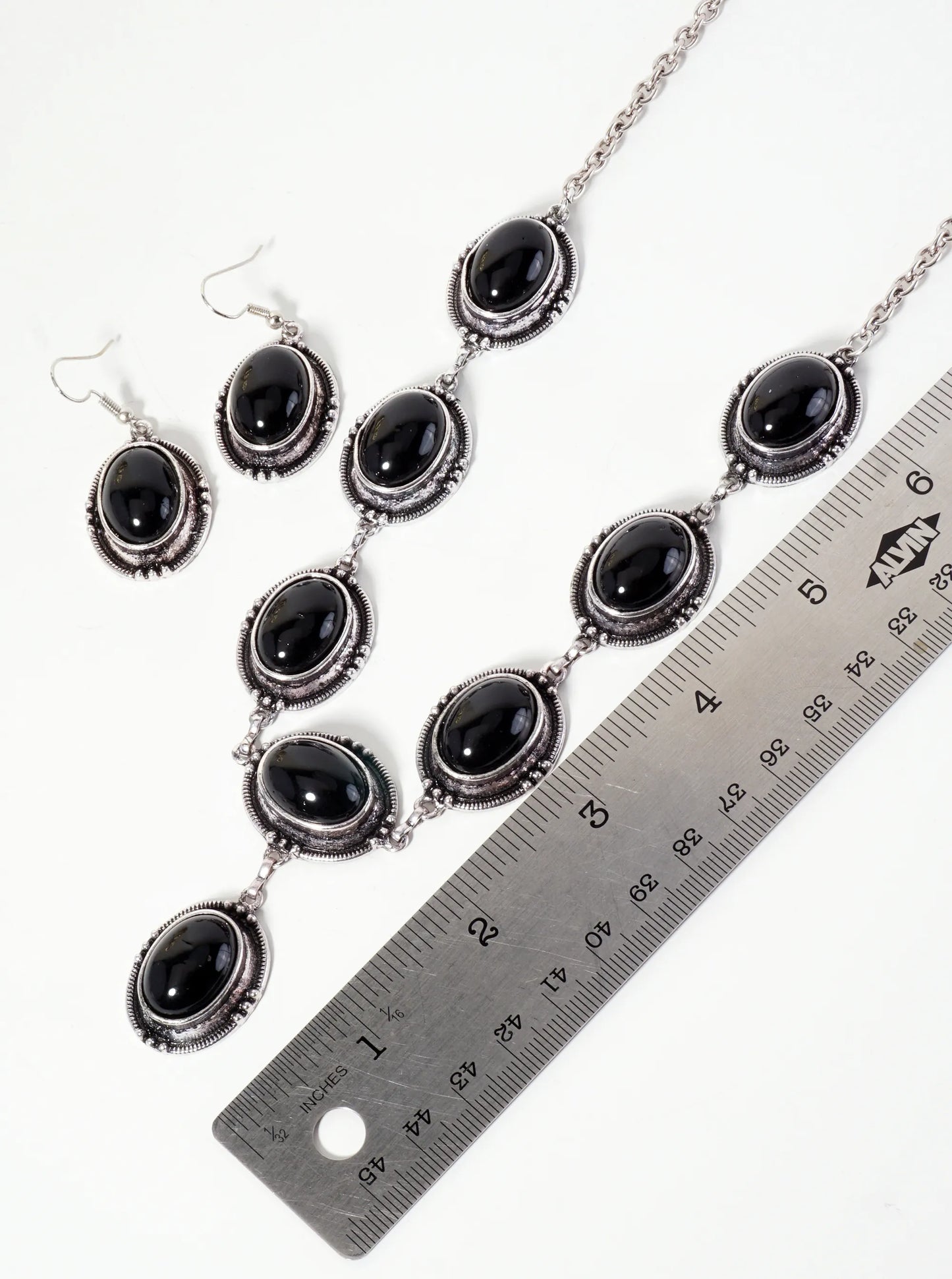 Oval-Shaped Onyx Sem-Precious Natural-Stone Pendant Statement Necklace