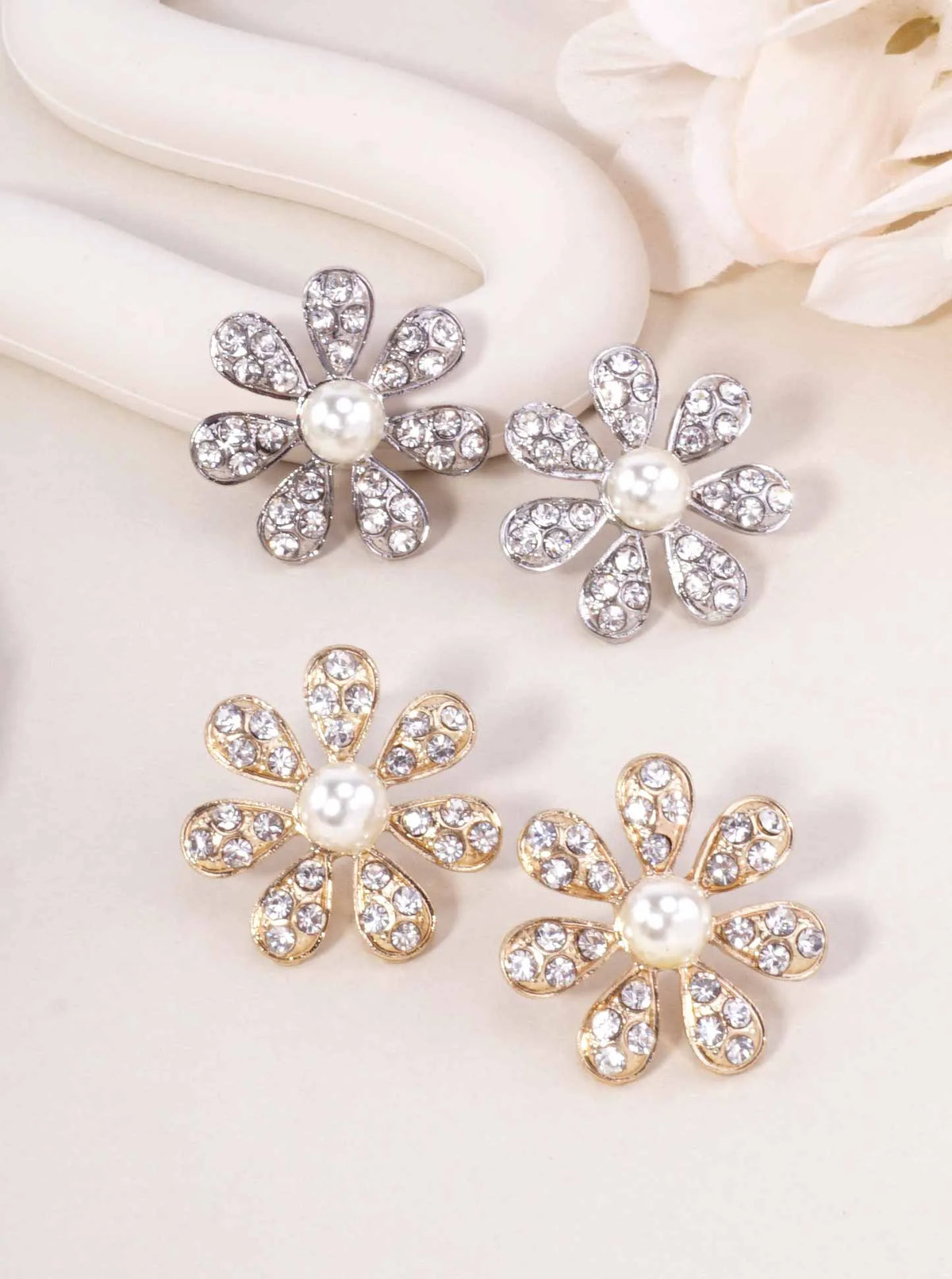 Pave-Flower-Rhinestone-Stud-Earrings-61-E2666-GCR-1-J27DA320072826K1104.jpg