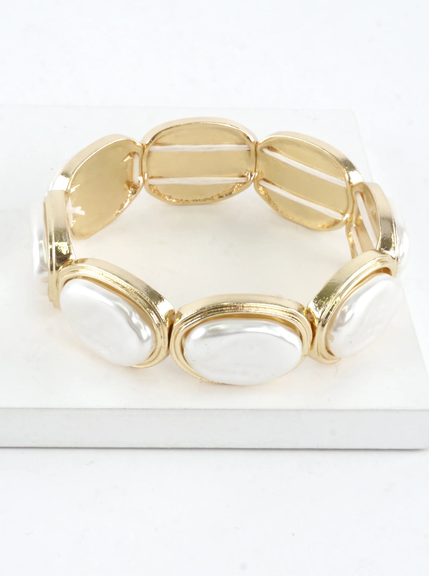 Pearl Resin Embedded Oval Cast Stretch Bracelet