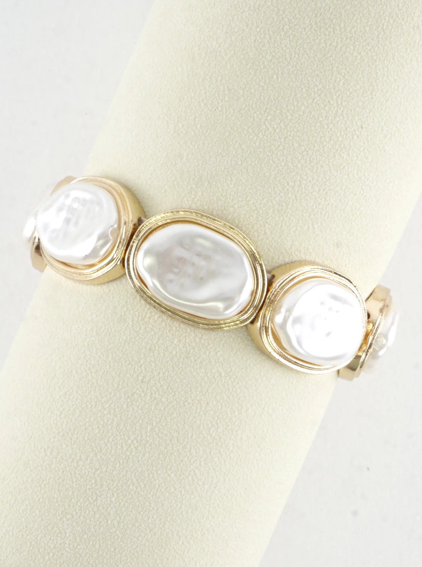 Pearl Resin Embedded Oval Cast Stretch Bracelet