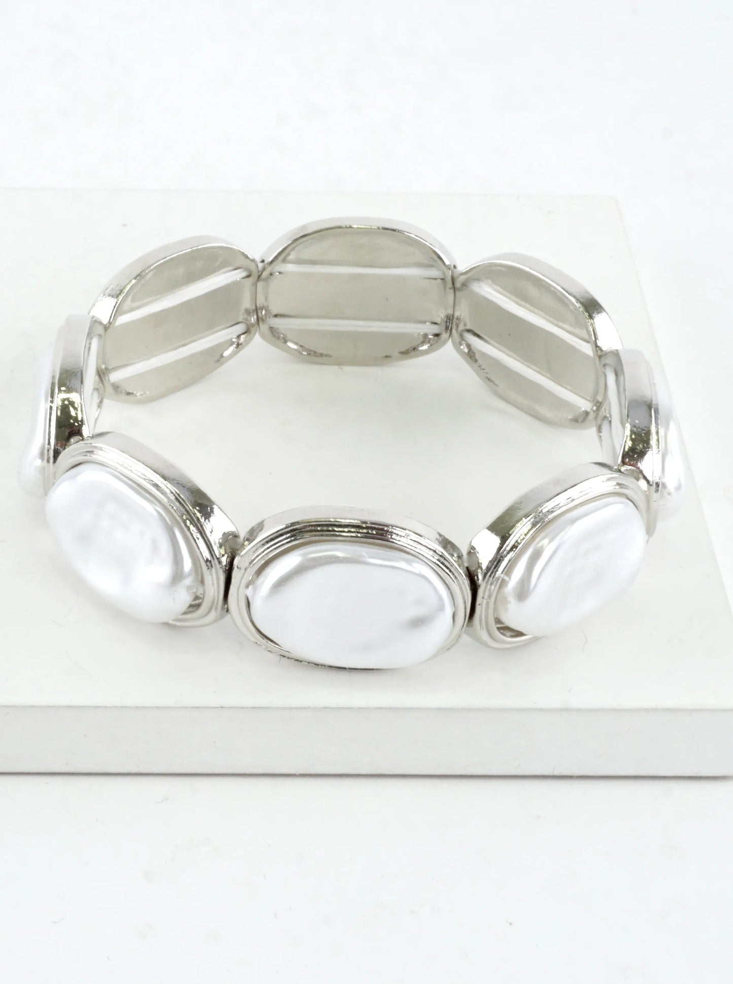 Pearl Resin Embedded Oval Cast Stretch Bracelet