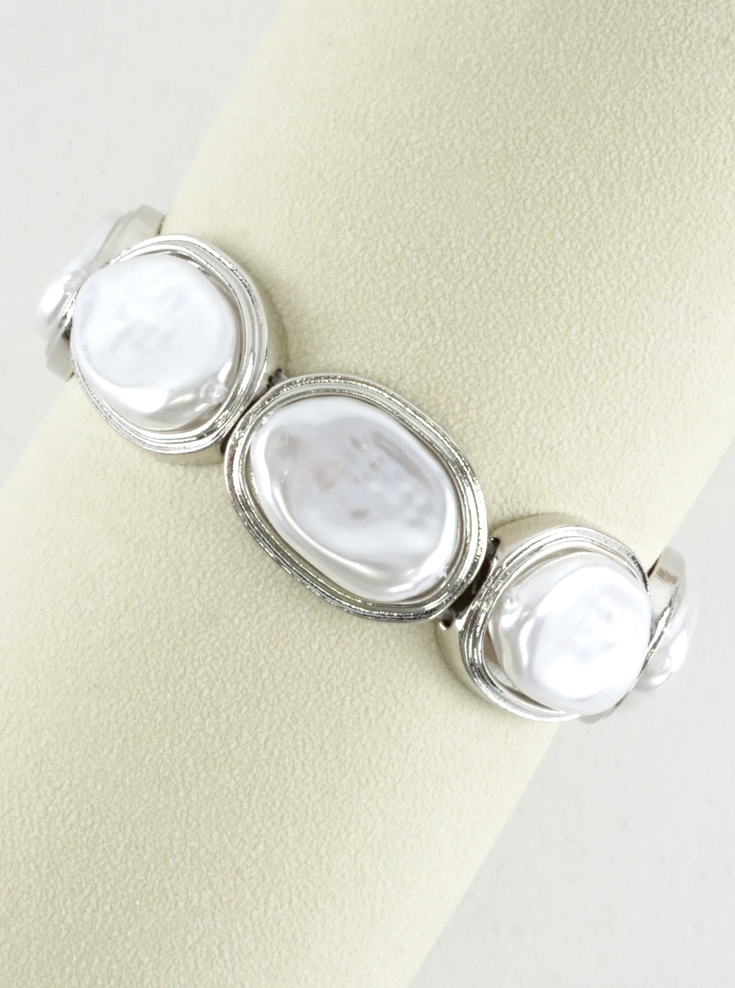 Pearl Resin Embedded Oval Cast Stretch Bracelet