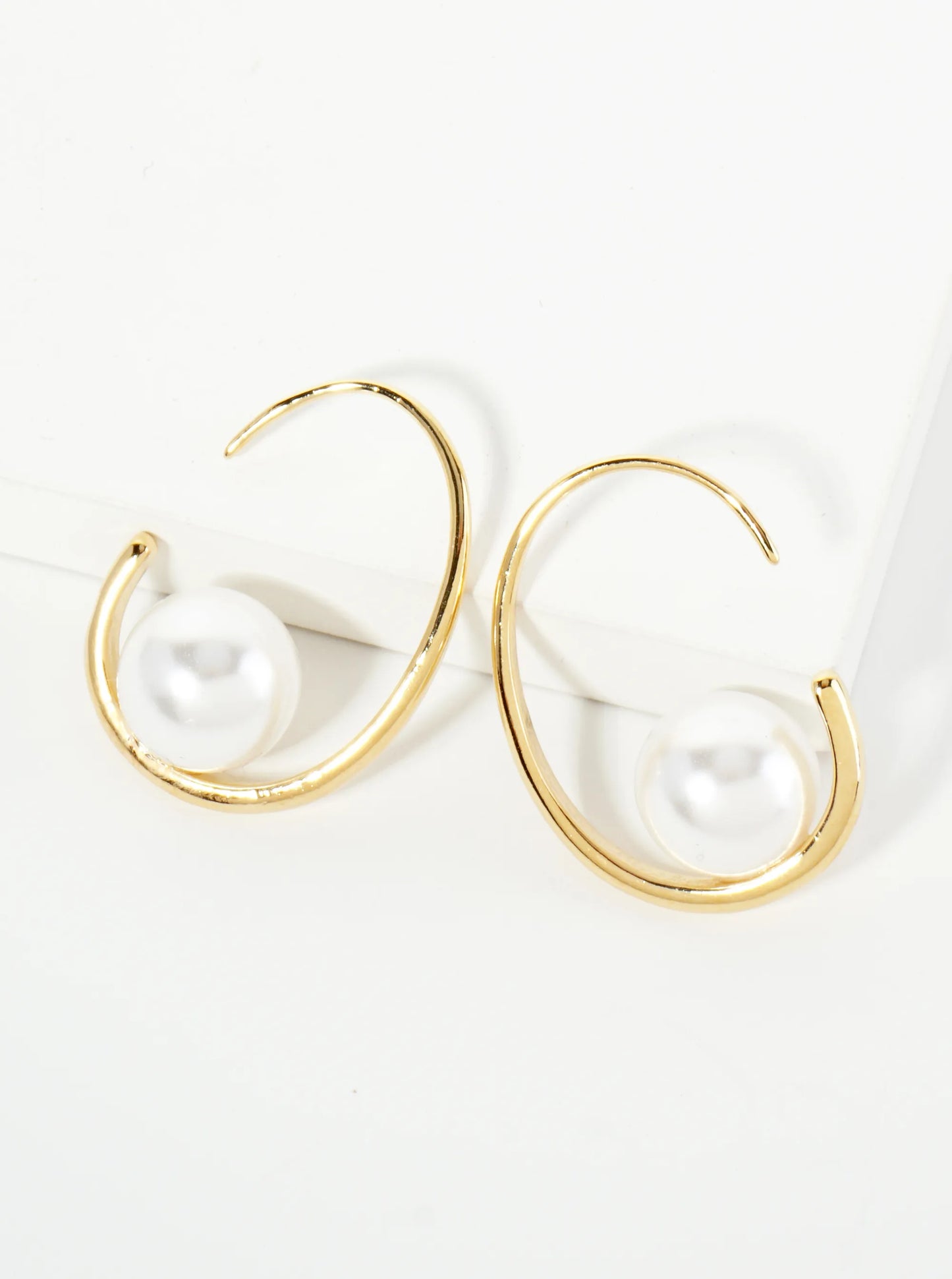 Pearl In The Center 14K-Gold-Dipped 25mm Sleek Hoop Earrings