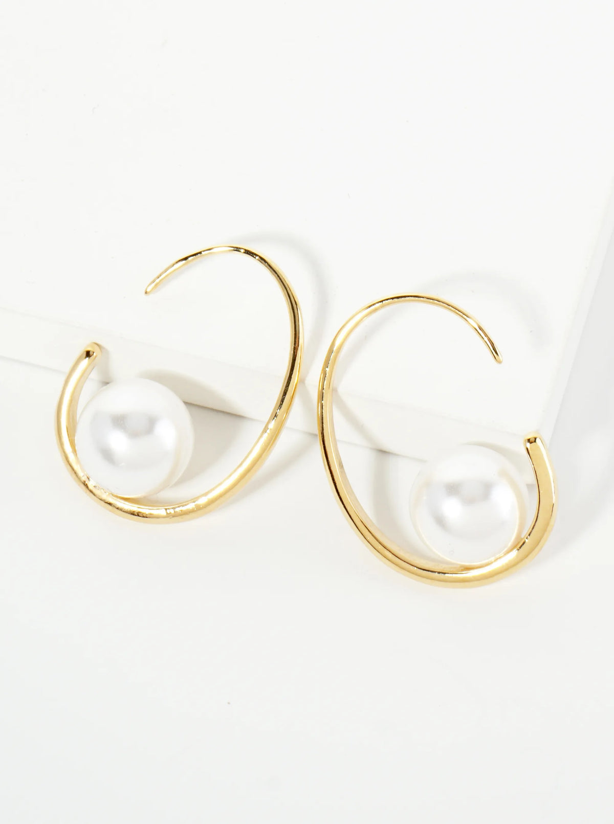 Pearl In The Center 14K-Gold-Dipped 25mm Sleek Hoop Earrings