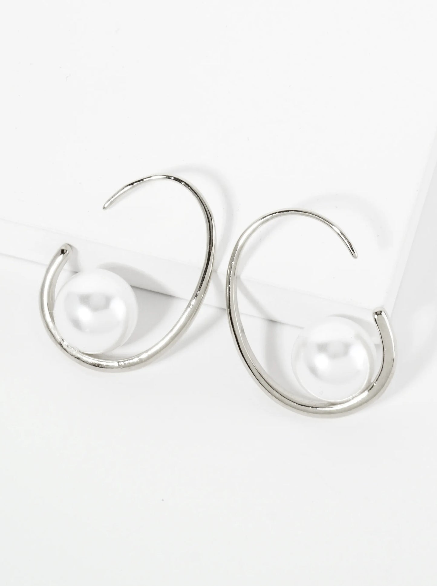 Pearl In The Center 14K-Gold-Dipped 25mm Sleek Hoop Earrings