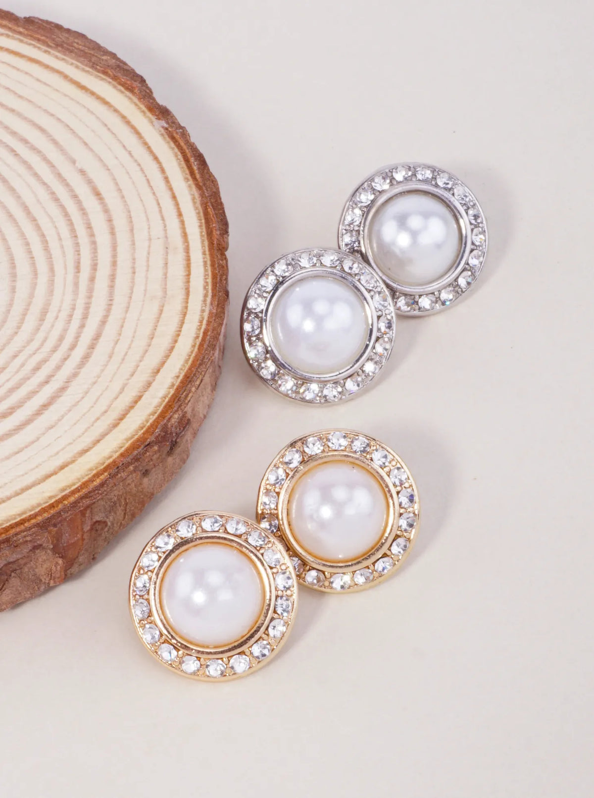 Pearlized-Rhinestone-Round-Stud-Earrings-61-E2623-GCR-1-T8ARUN20070526K1059.jpg