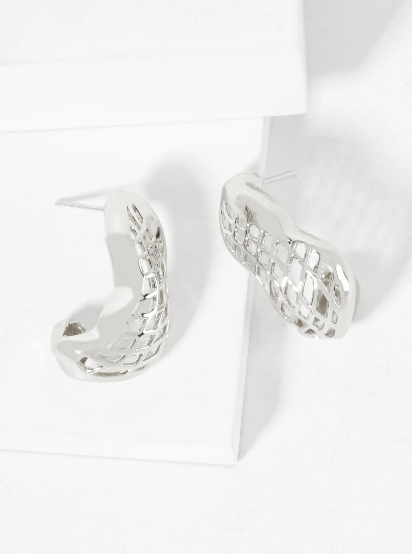 Polished Brass Filigree 25mm 18K-Gold-Dipped Organic-Shaped Hoop Earrings