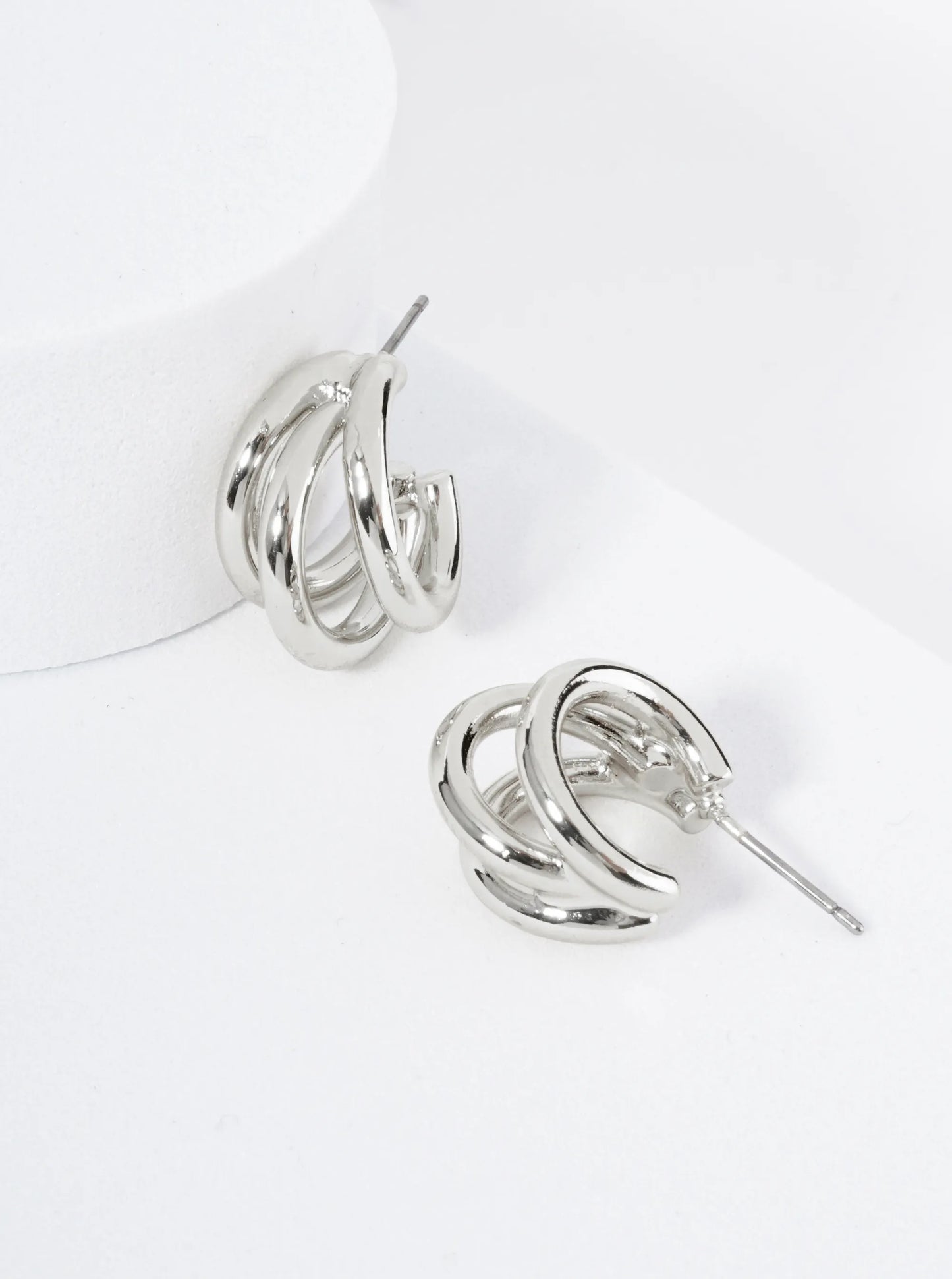 Polished Metal 15mm Claw-Inspired Hoop Earrings