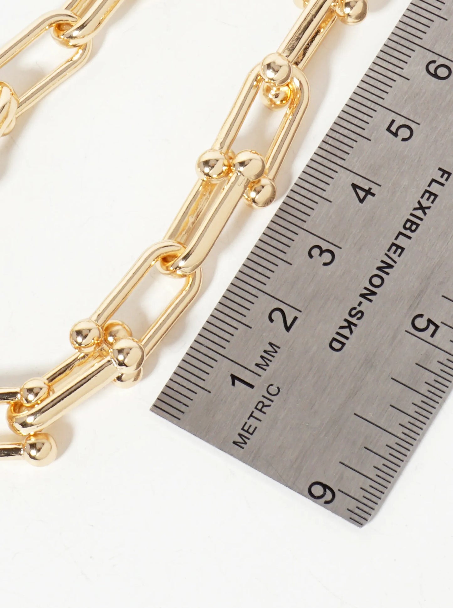 Polished Metal 18mm Horseshoe Chain Necklace