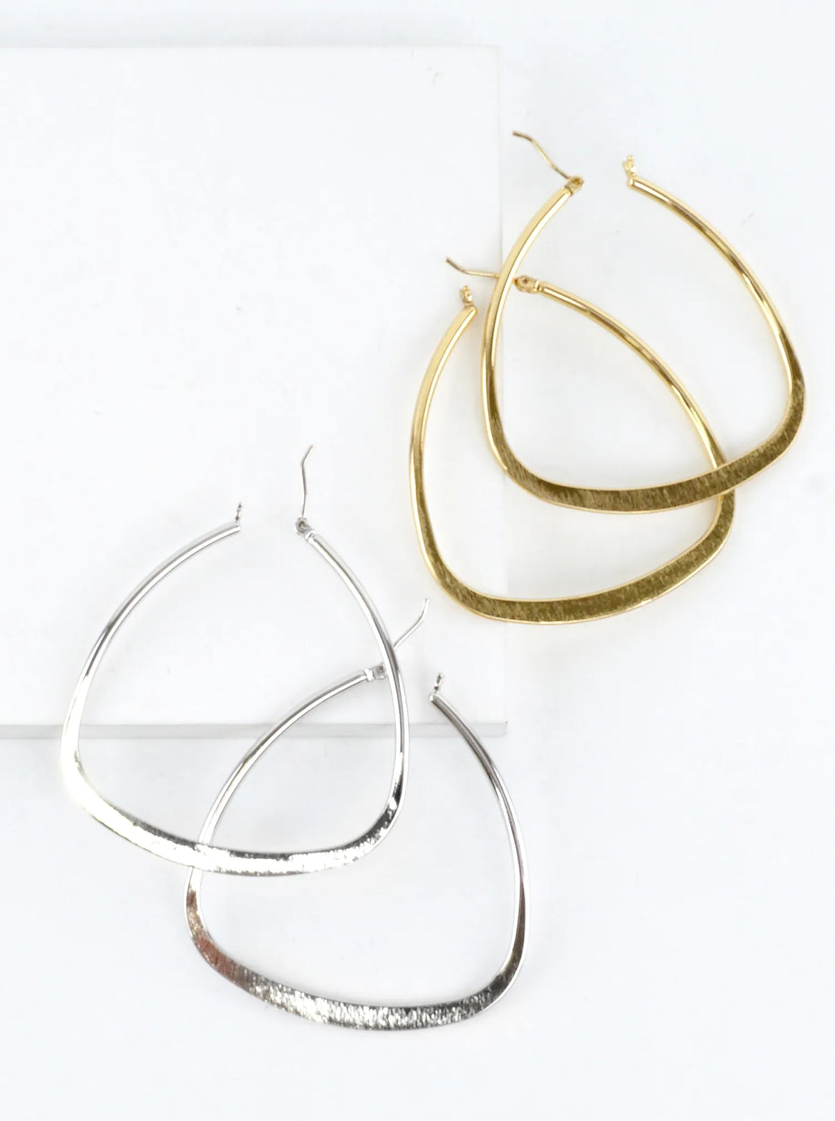 Polished-Triangular-Brass-Hoop-Earrings-151-SE12292-GLD-3-77HU4404034226K0610.jpg