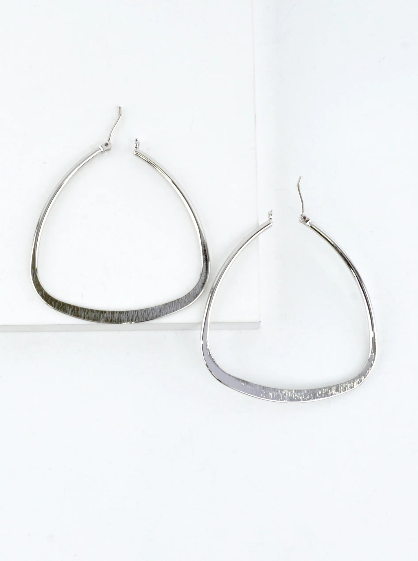 Polished-Triangular-Brass-Hoop-Earrings-151-SE12292-SLV-0-I0650V04034226K0610.jpg