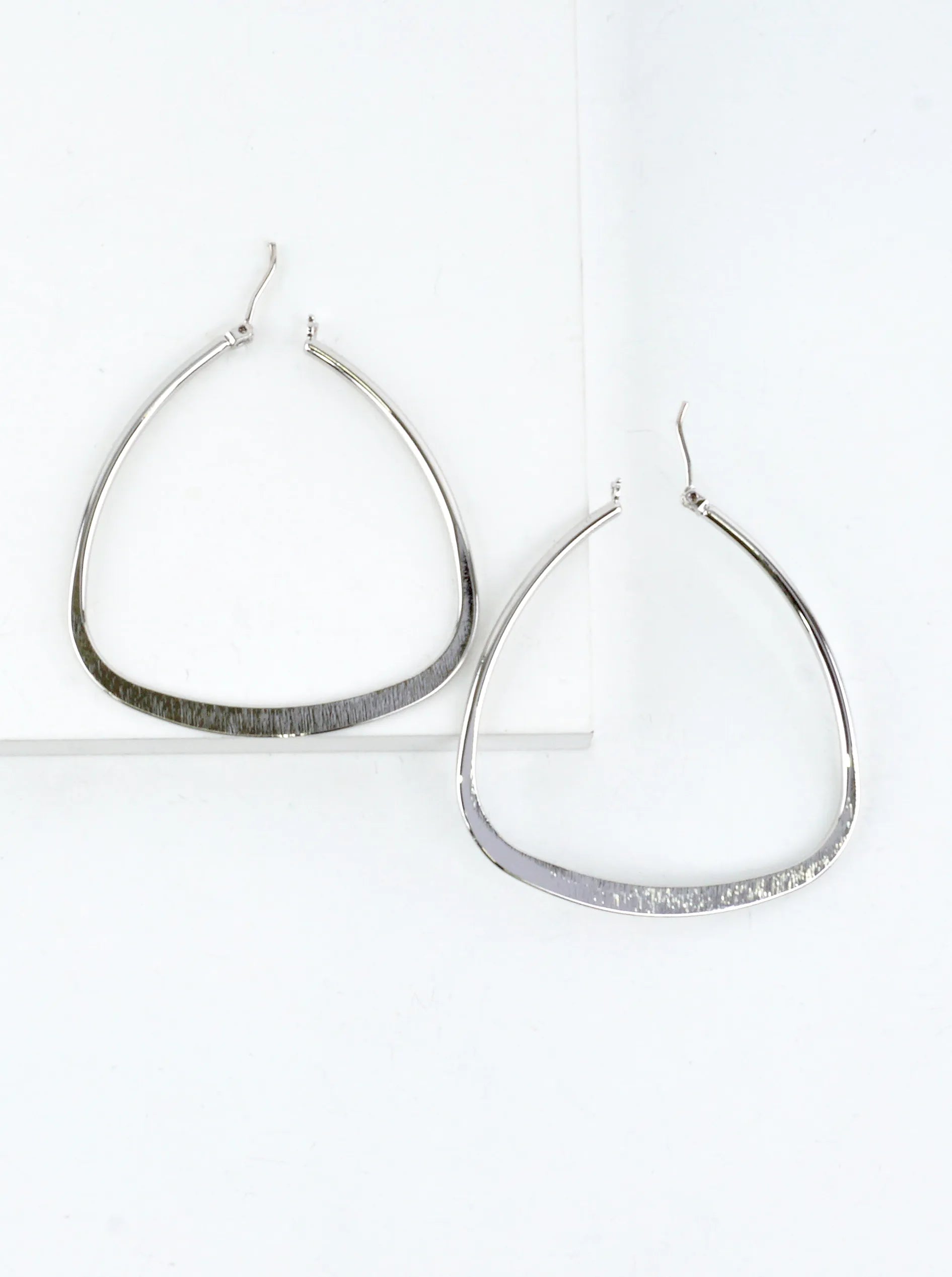 Polished-Triangular-Brass-Hoop-Earrings-151-SE12292-SLV-0-I0650V04034226K0610.jpg