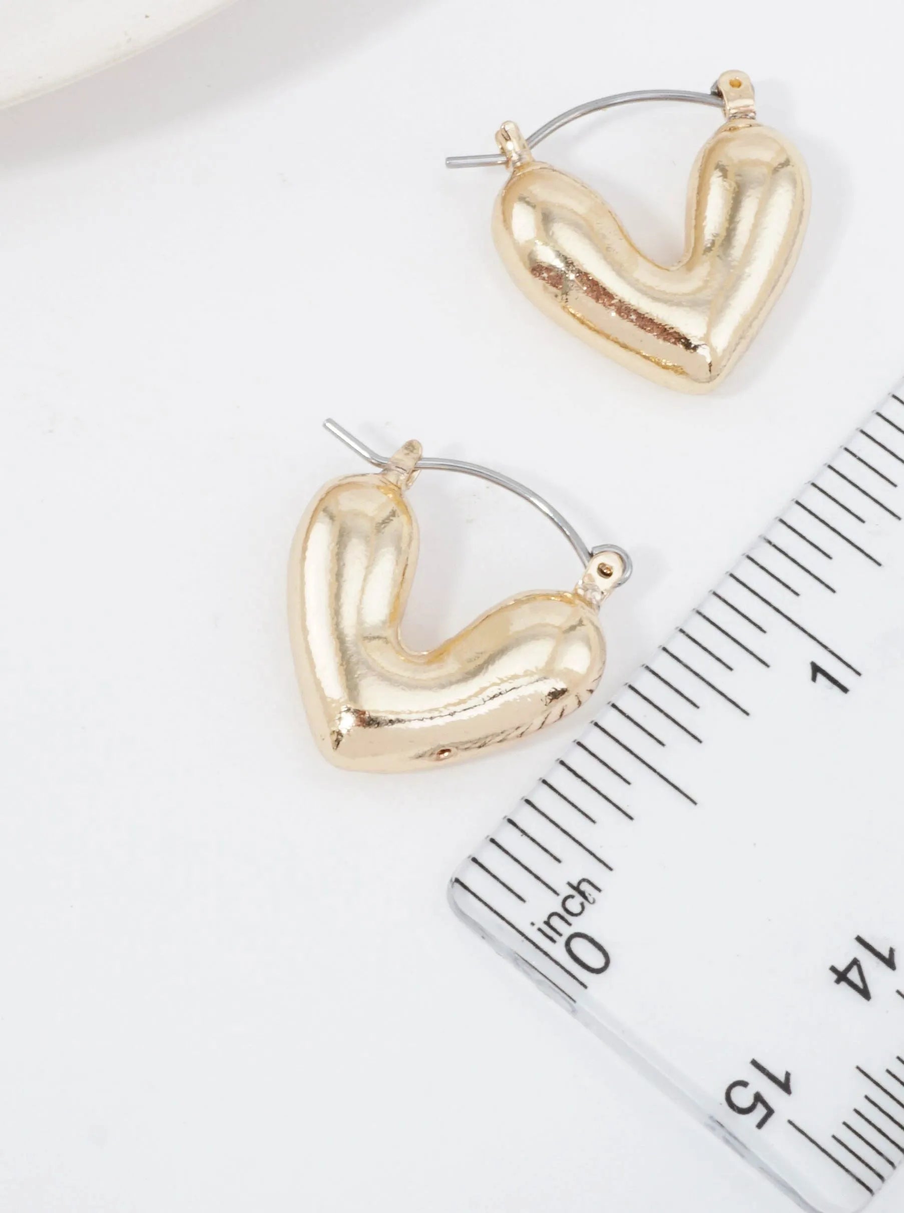 Puffy-Heart-Hoop-Earrings-31-GSE4688-GD-2-3RBWK326064726K0352.jpg