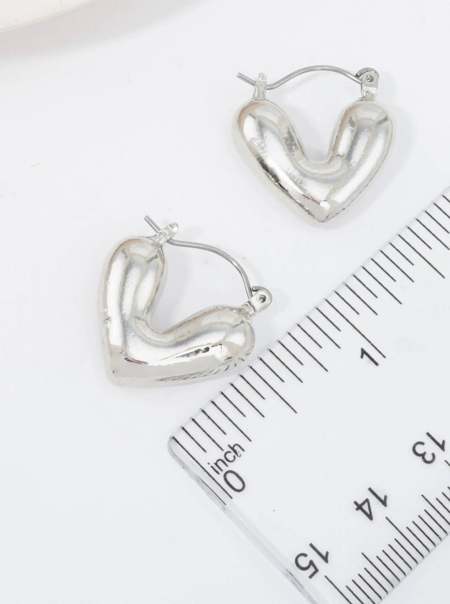 Puffy-Heart-Hoop-Earrings-31-GSE4688-RH-1-M318OQ26064726K0352.jpg