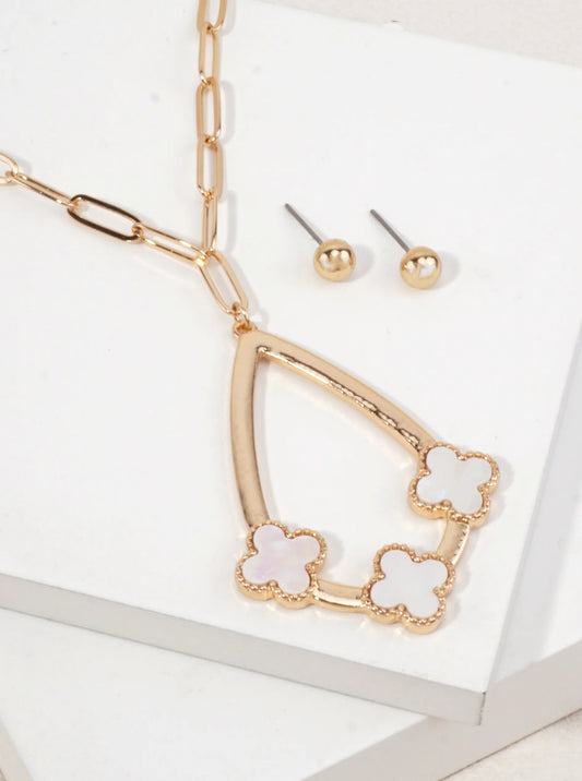 Quatrefoil Polished Pendant Necklace Set