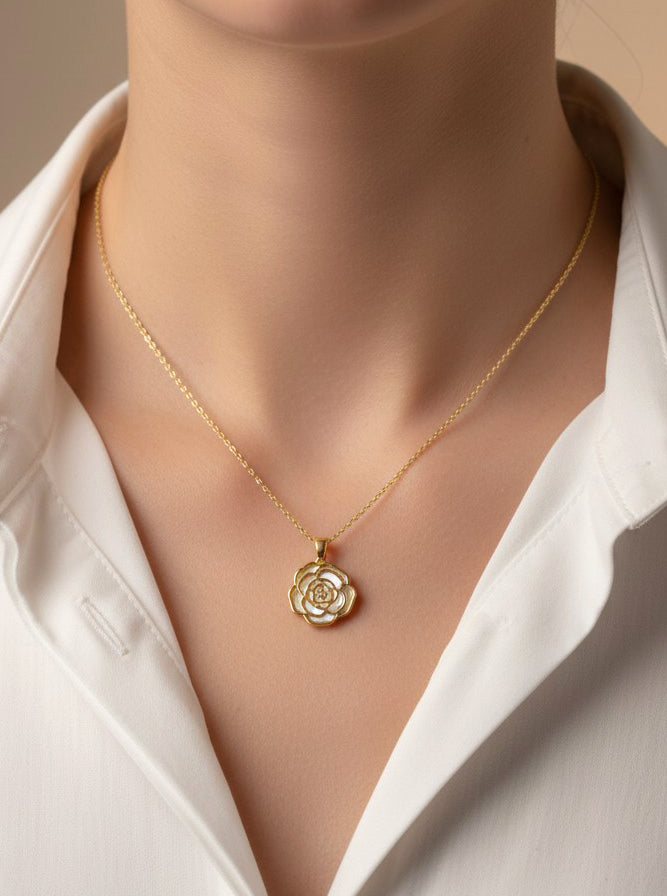 Romantic Flower Necklace With MOP Accent